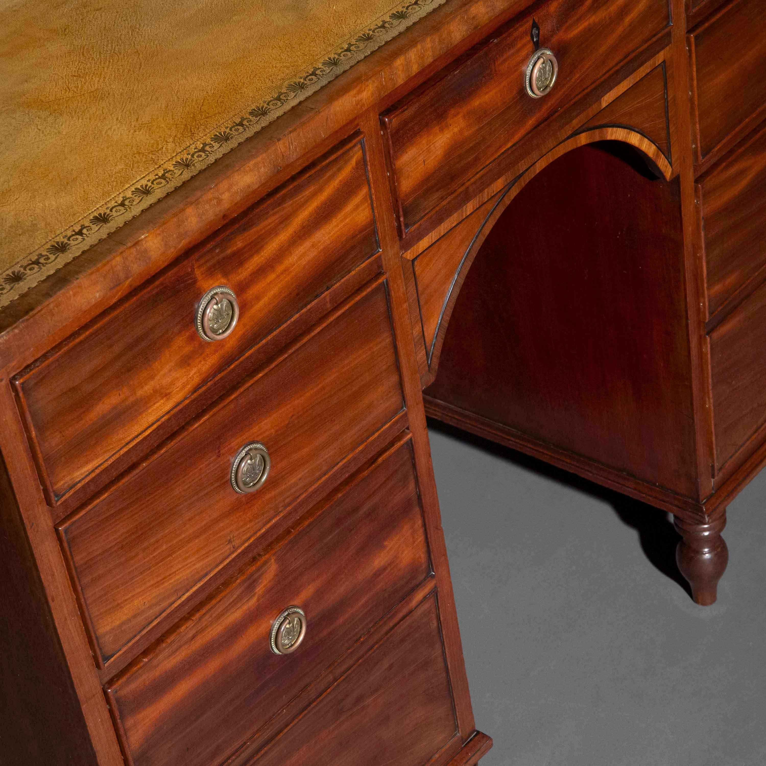 Cuir Table à écrire Regency du 19e siècle, vers 1820 en vente