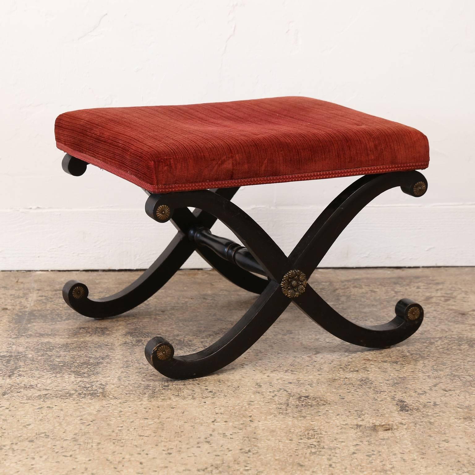 Regency X-Frame Stool In Excellent Condition In Houston, TX