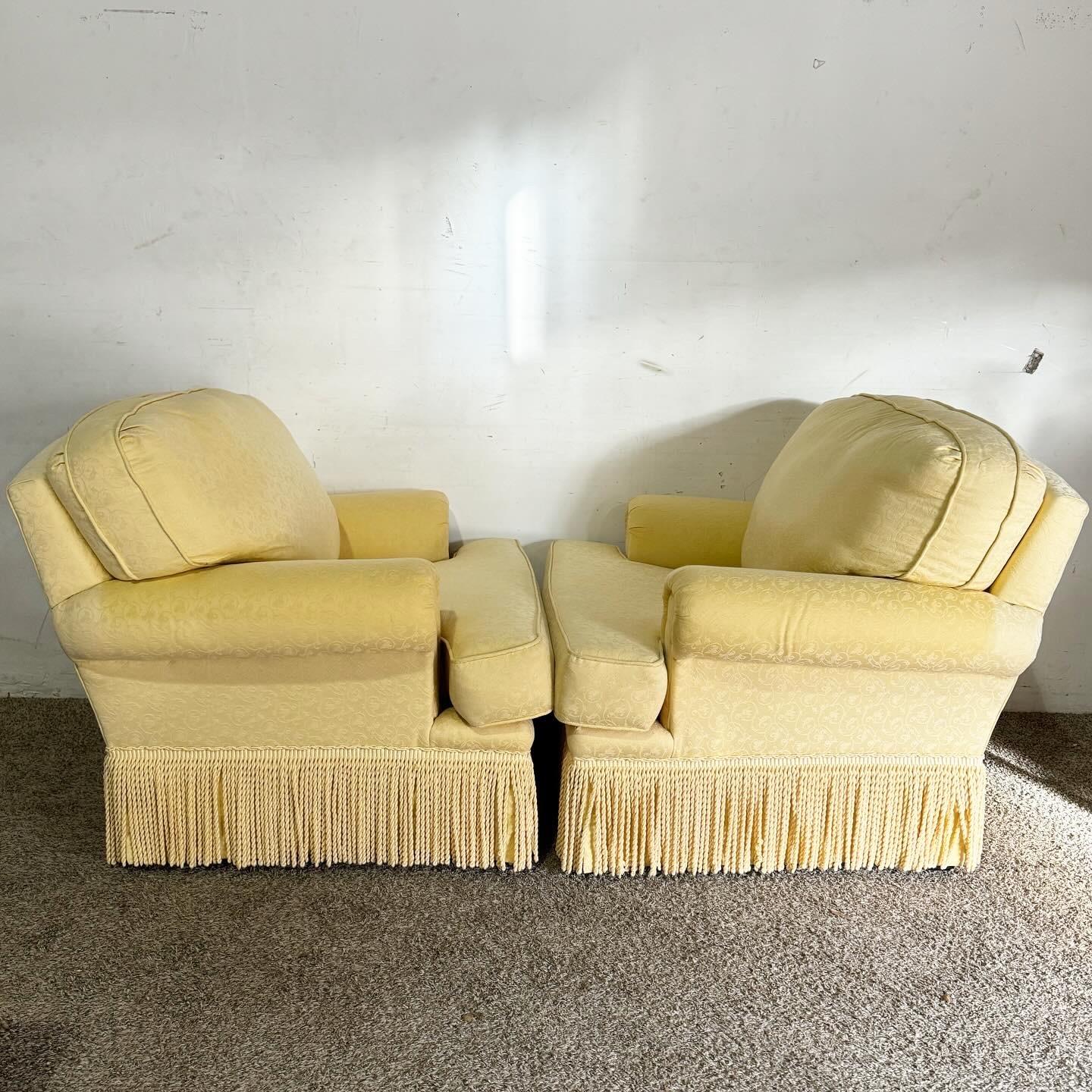 Paire de fauteuils Regency en tissu jaune avec coussins et housses en vente 1
