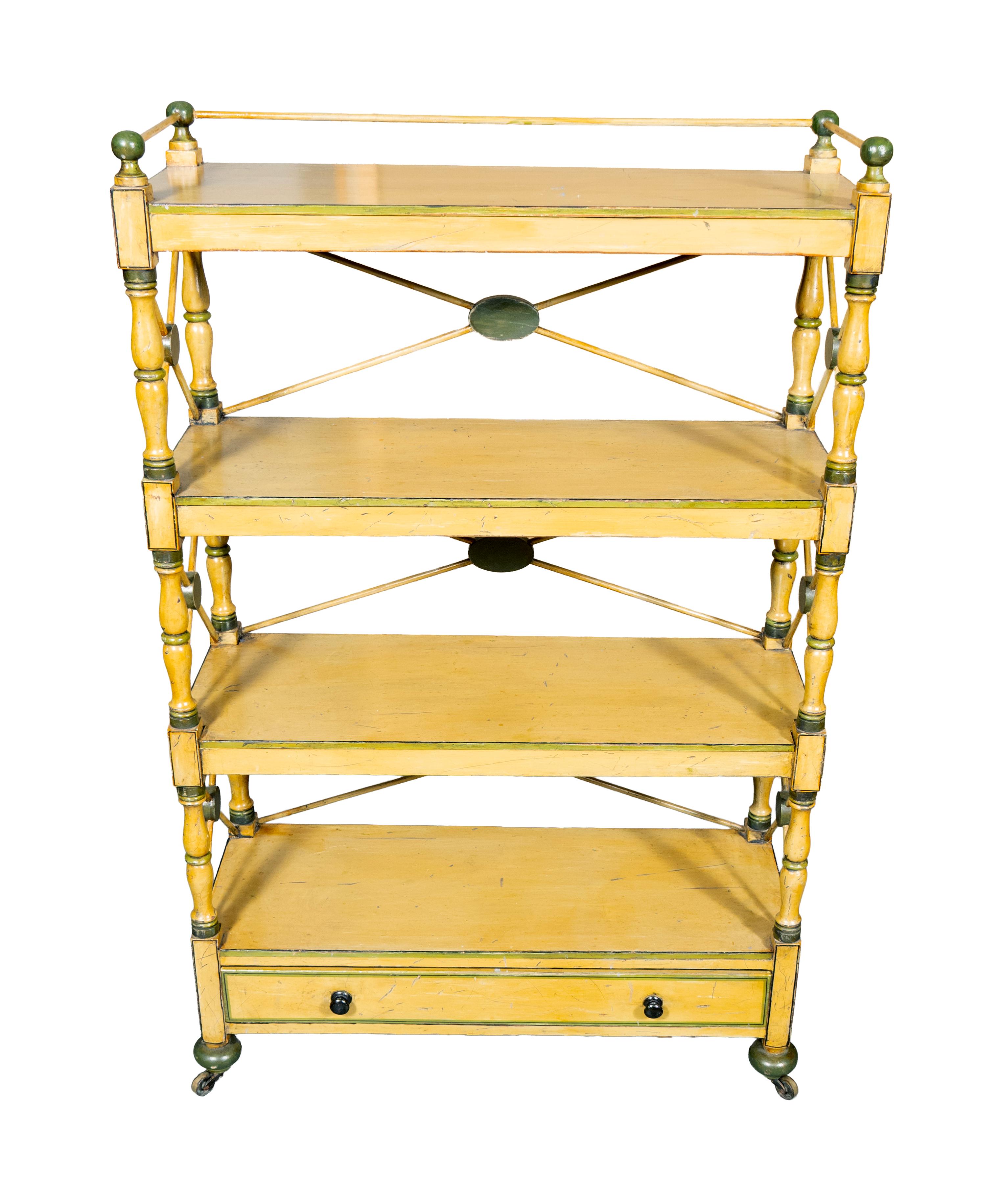 Inglese Etagere dipinta in giallo Regency in vendita