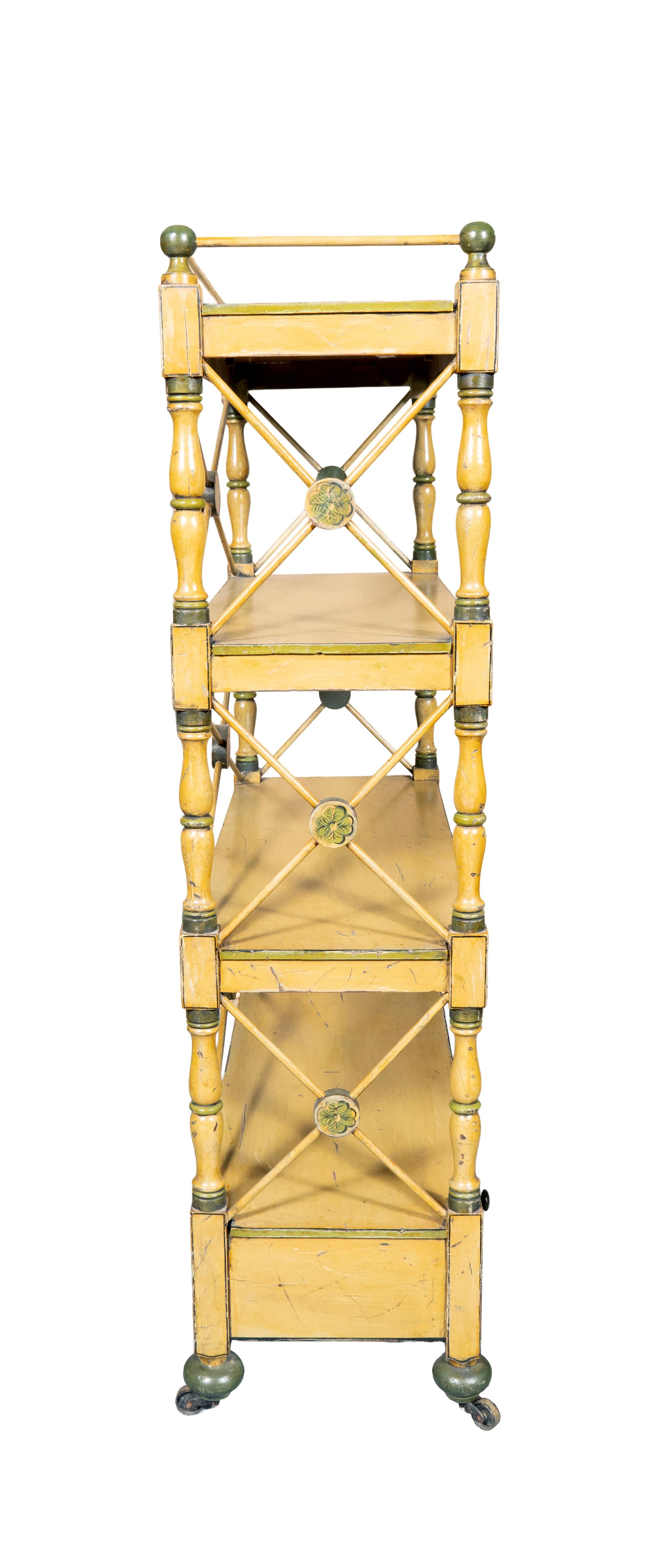 Dipinto Etagere dipinta in giallo Regency in vendita