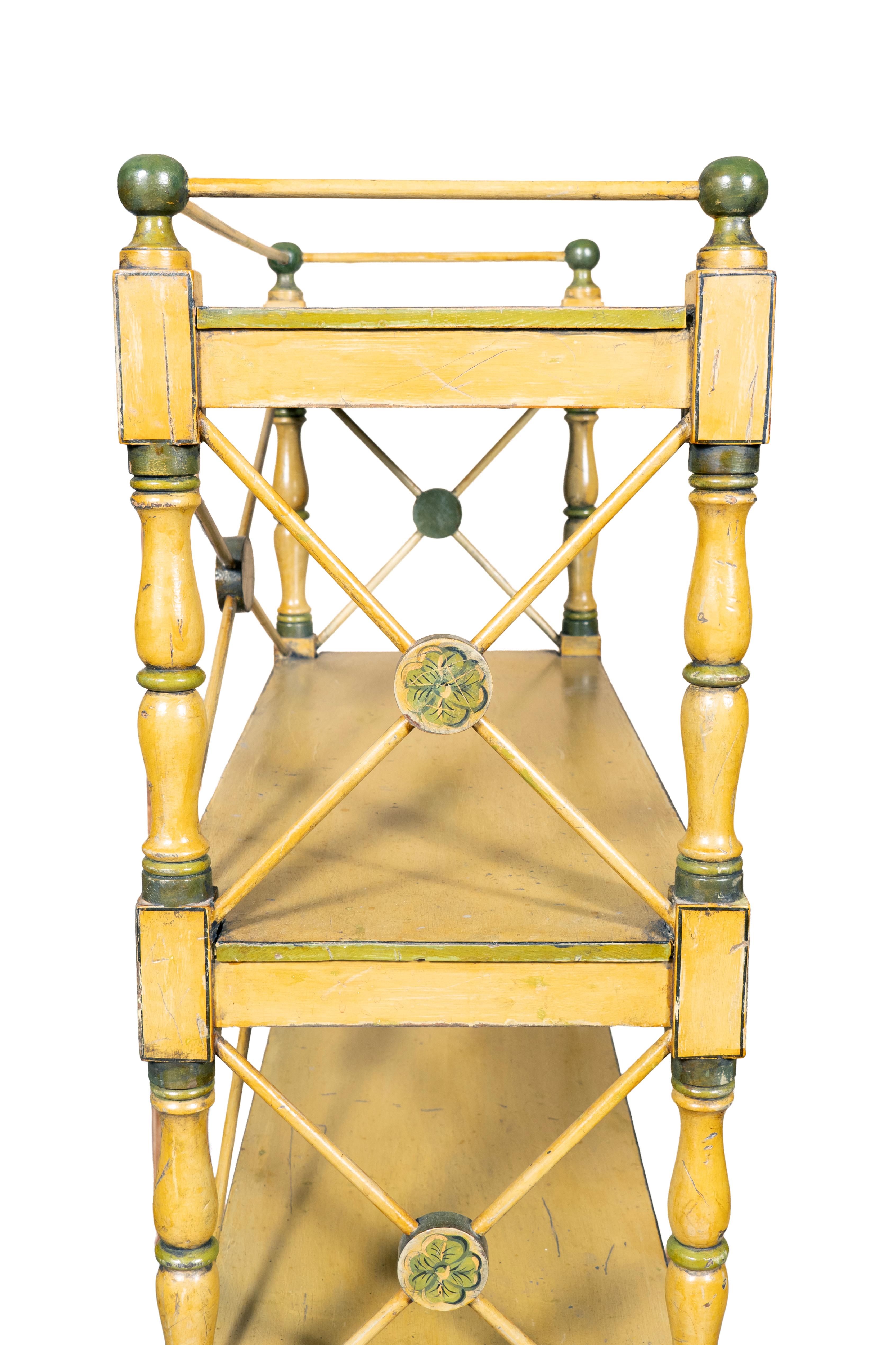 Etagere dipinta in giallo Regency In condizioni buone in vendita a Essex, MA