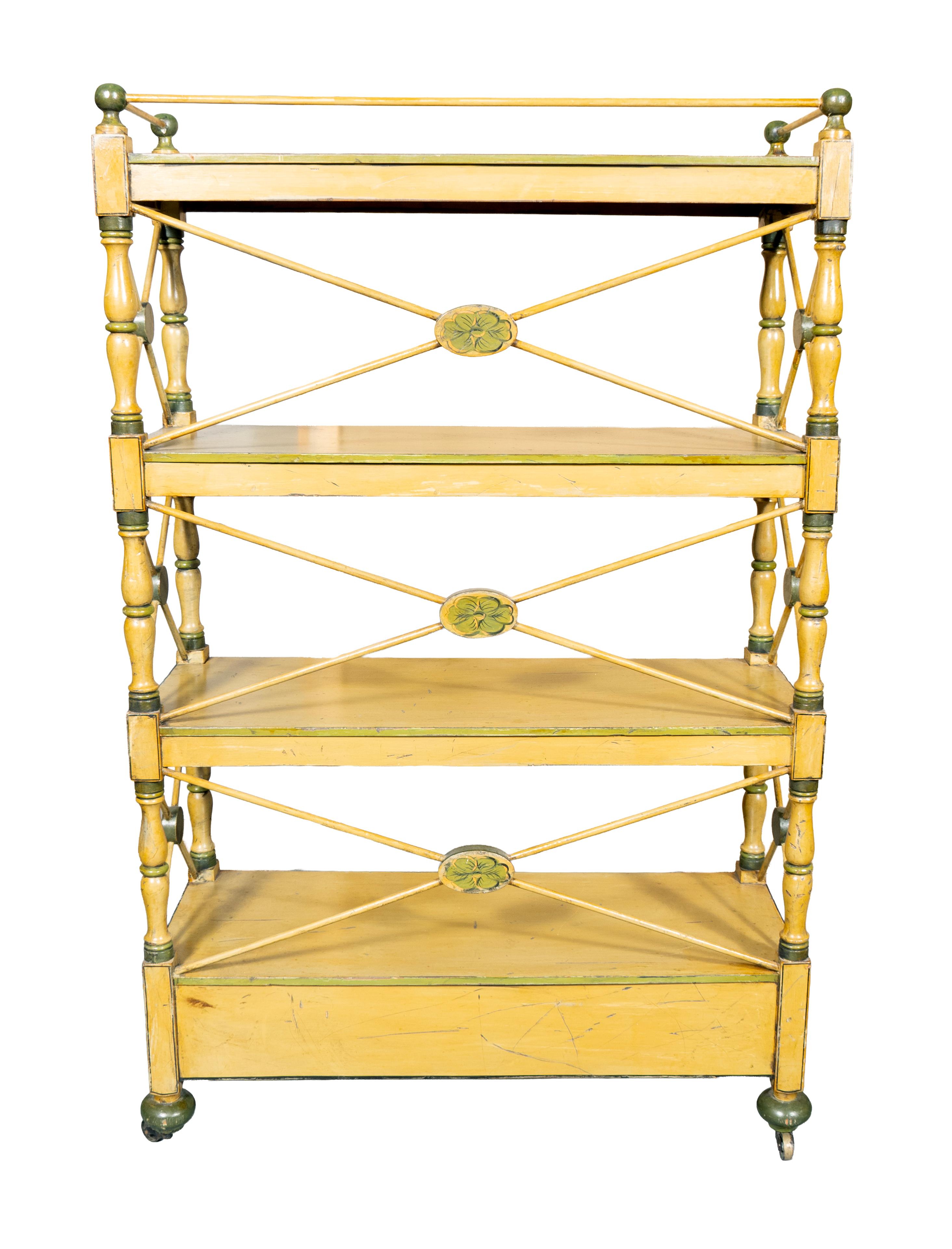 Inizio XIX secolo Etagere dipinta in giallo Regency in vendita