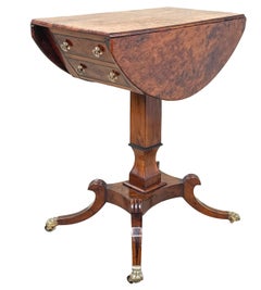 Table Pembroke en bois d'if de style Régence