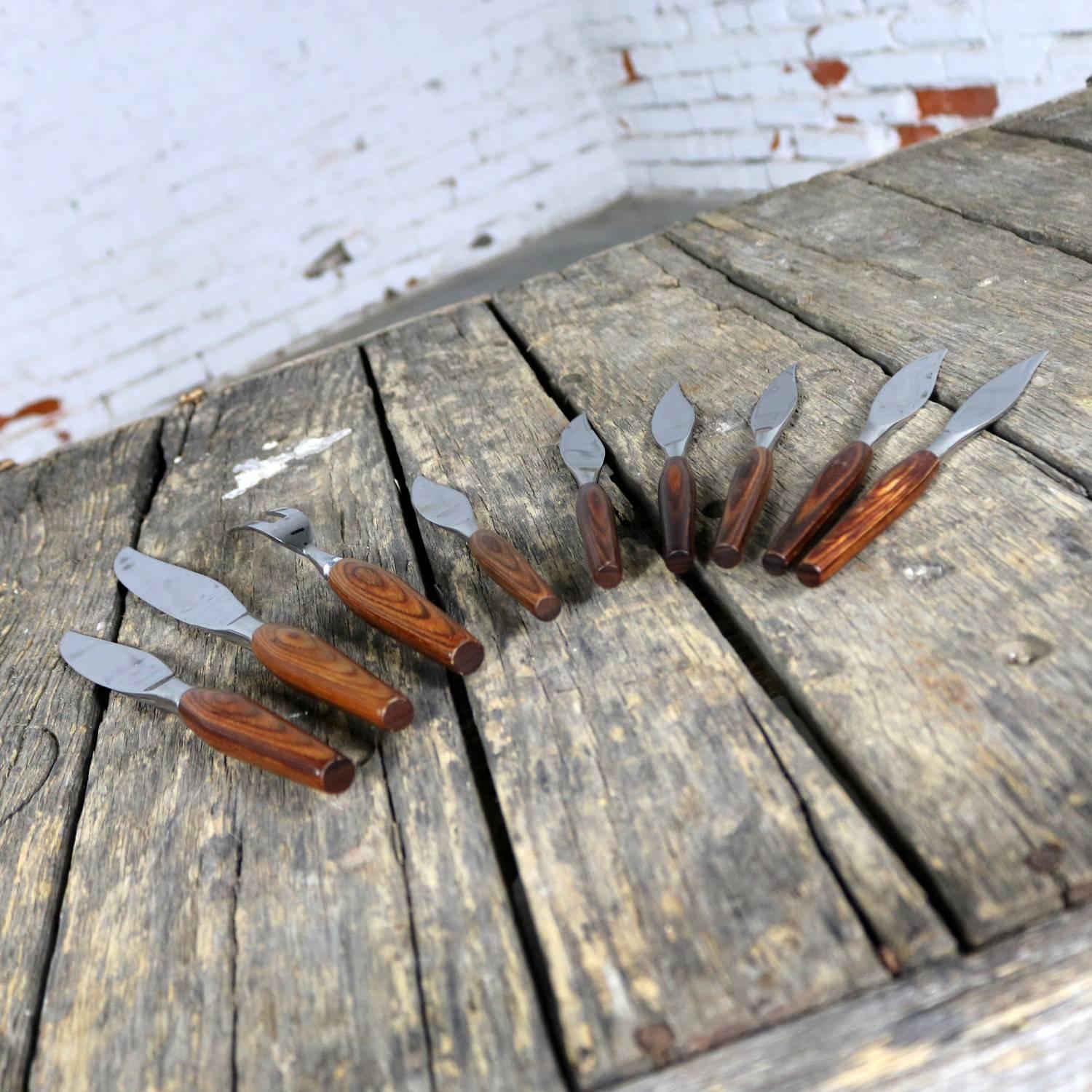 20th Century Regent Sheffield Cutlery Teak and Stainless Mode Danish Steak Knives and Serving