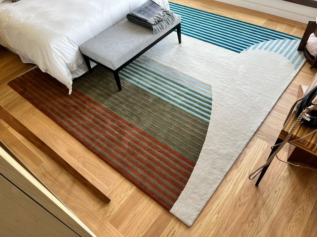 Hand-Tufted Contemporary Design Rug, 100% Premium Wool In New Condition For Sale In London, GB