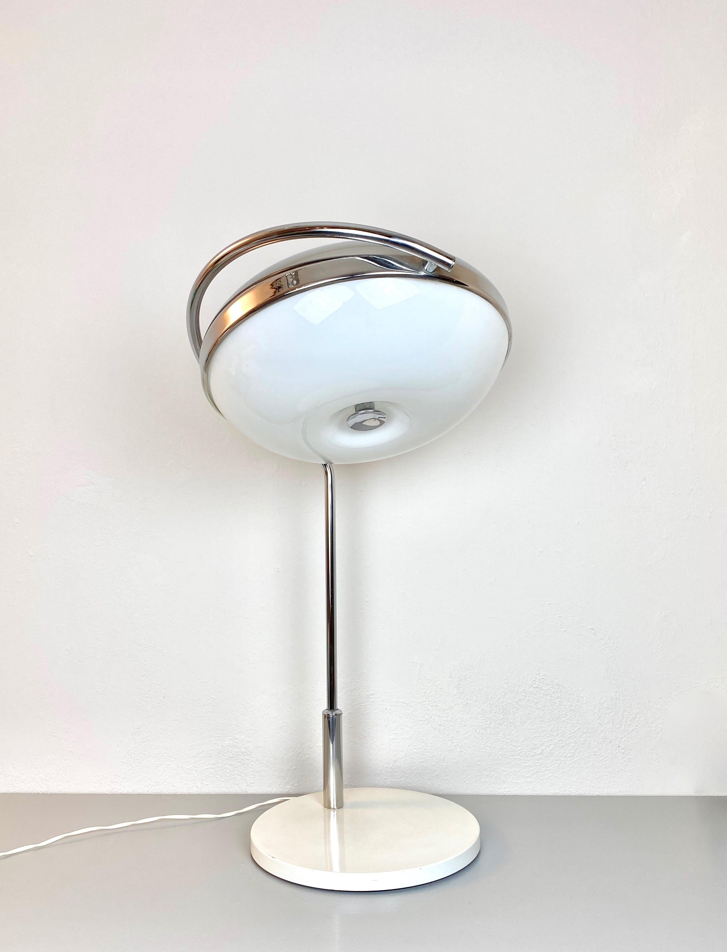 Verstellbare Tischlampe aus Chrom und Plexiglas von Reggiani, Italien, 1970er Jahre (Moderne der Mitte des Jahrhunderts) im Angebot