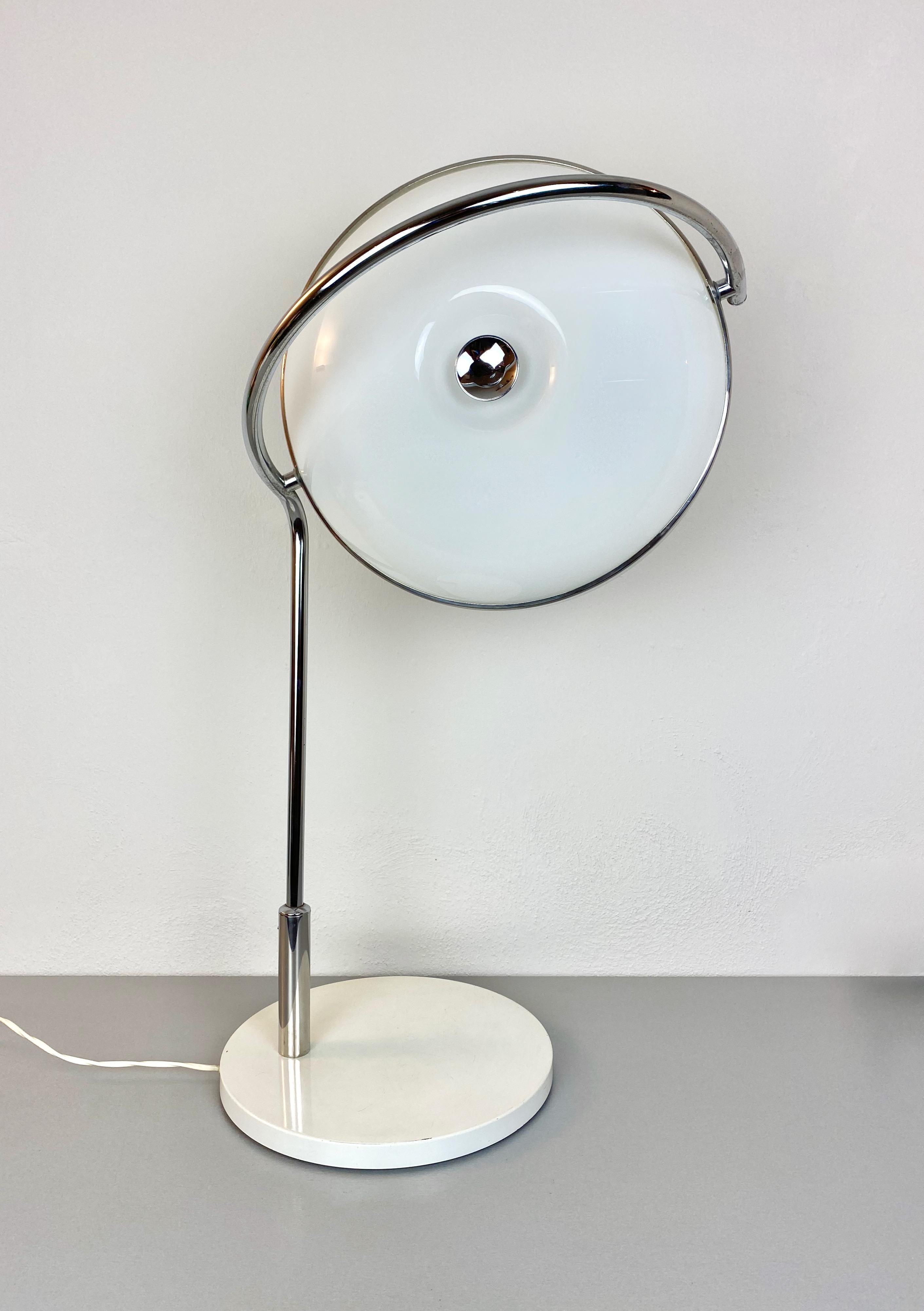 Italian Reggiani Adjustable Table Lamp in Chrome and Plexiglass, Italy, 1970s For Sale