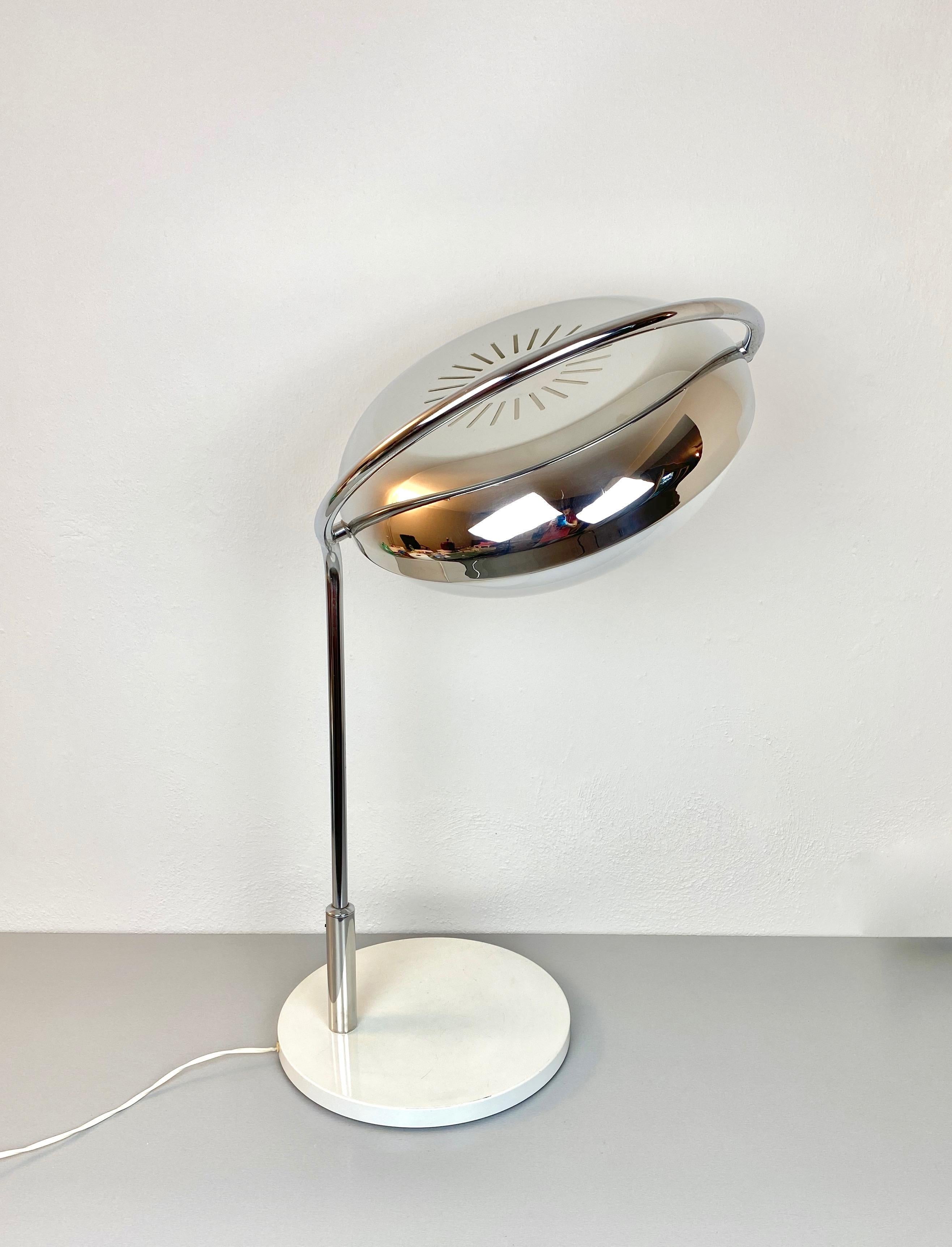 Fin du 20e siècle Lampe de bureau réglable Reggiani en chrome et plexiglas, Italie, 1970 en vente