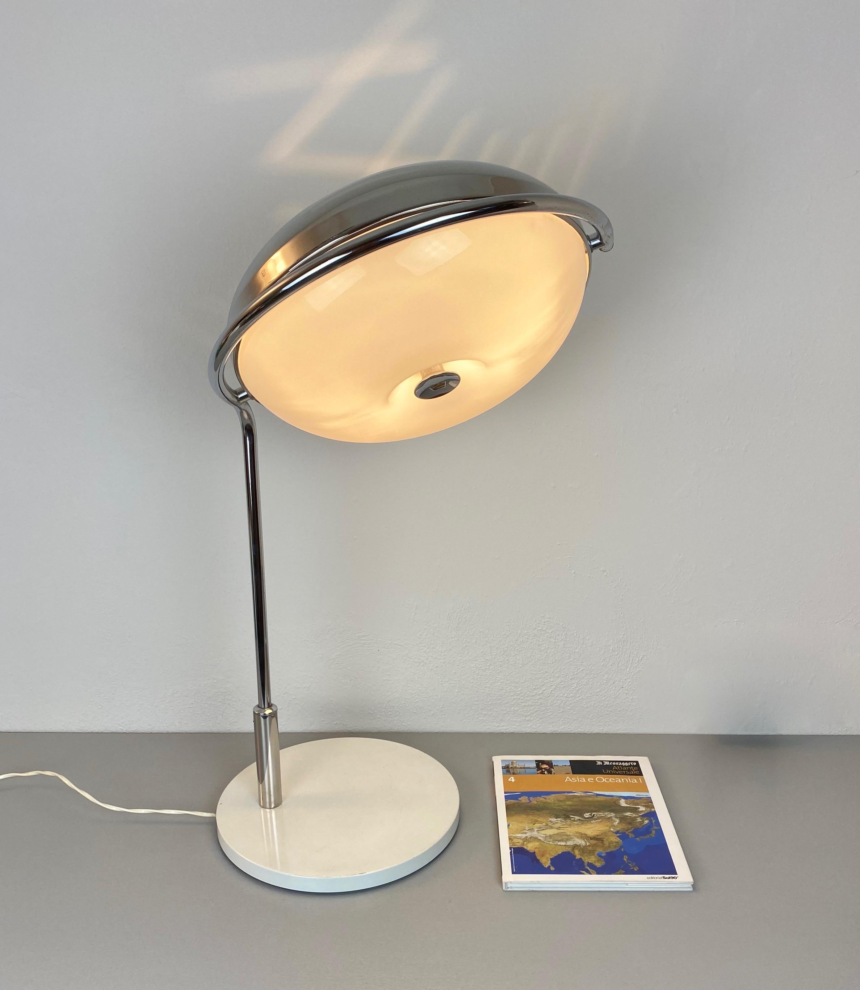 Late 20th Century Reggiani Adjustable Table Lamp in Chrome and Plexiglass, Italy, 1970s For Sale