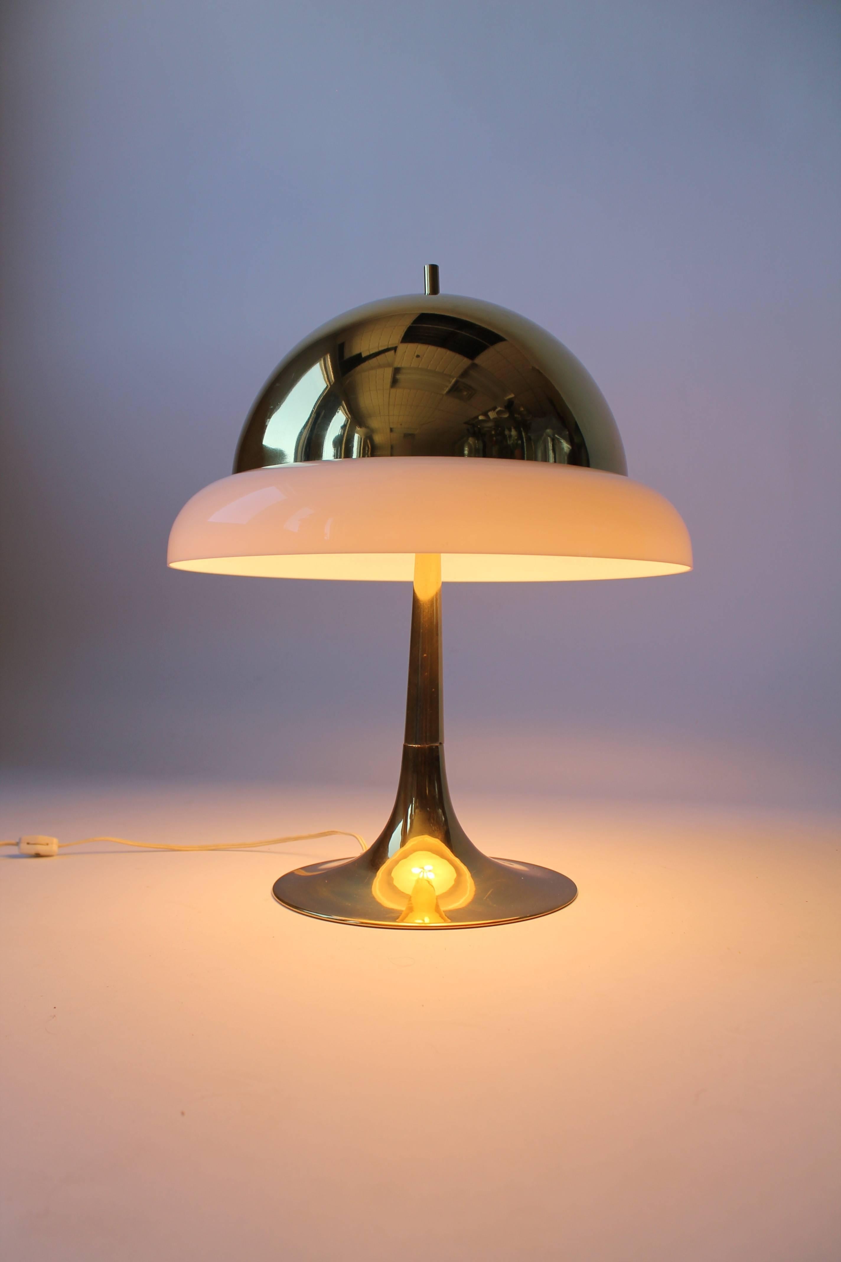 Reggiani-Tischlampe aus Messing und Perspex, Mid-Century, 1960er Jahre, Italien (Italienisch) im Angebot