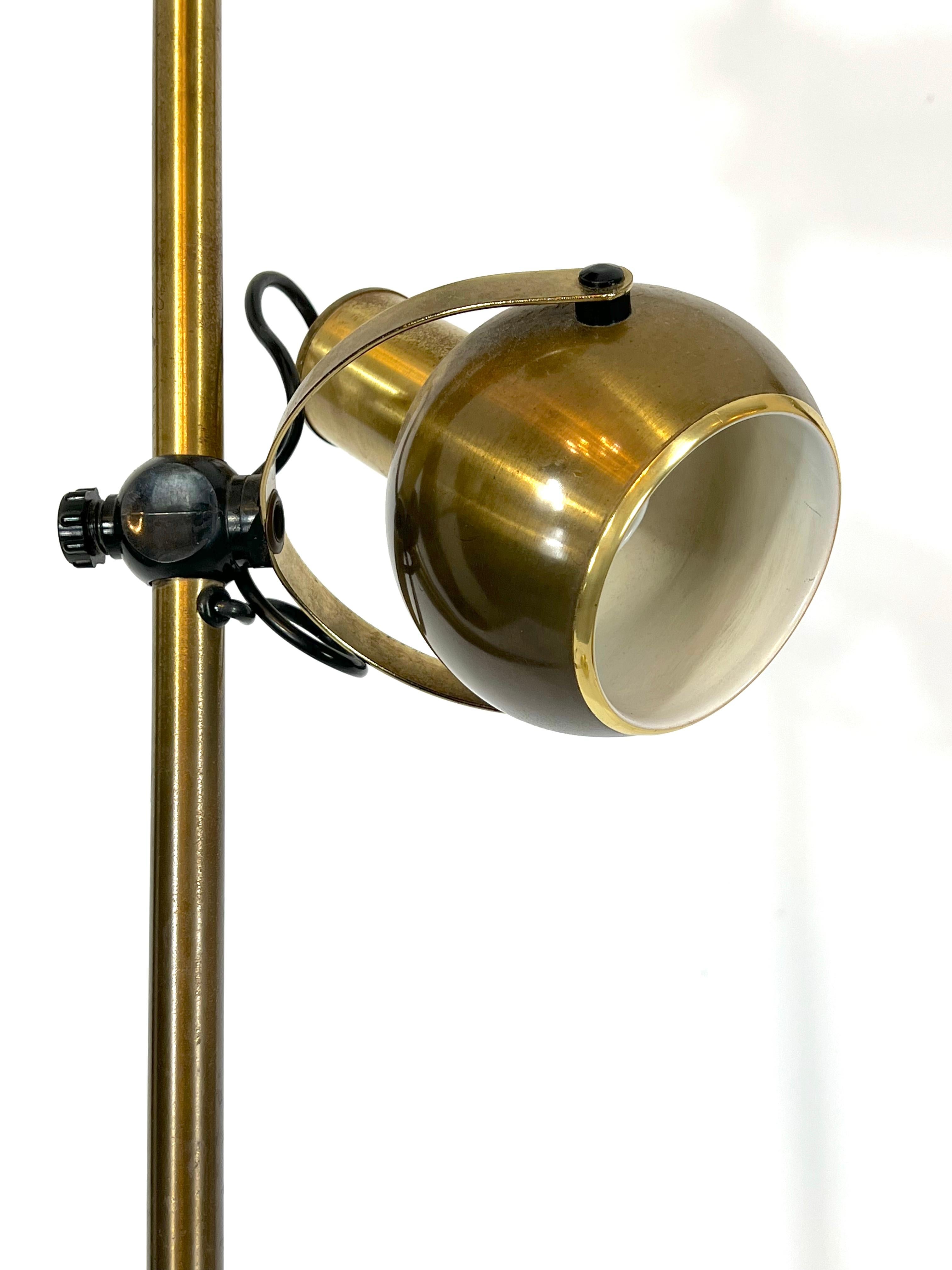 Reggiani, Brass Orientable Floor Lamp from 70s In Good Condition For Sale In Catania, CT