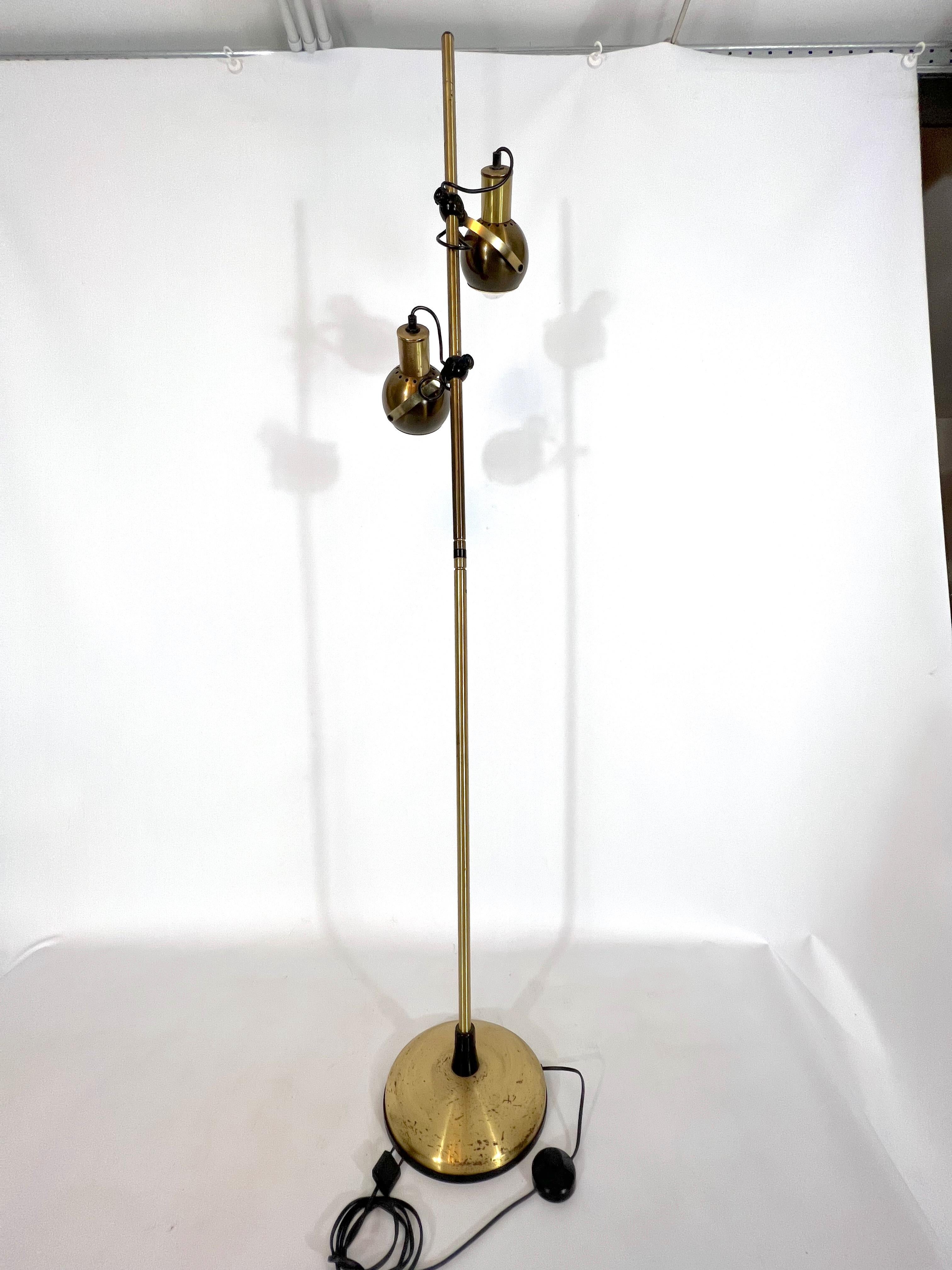 Reggiani, Brass Orientable Floor Lamp from 70s For Sale 3