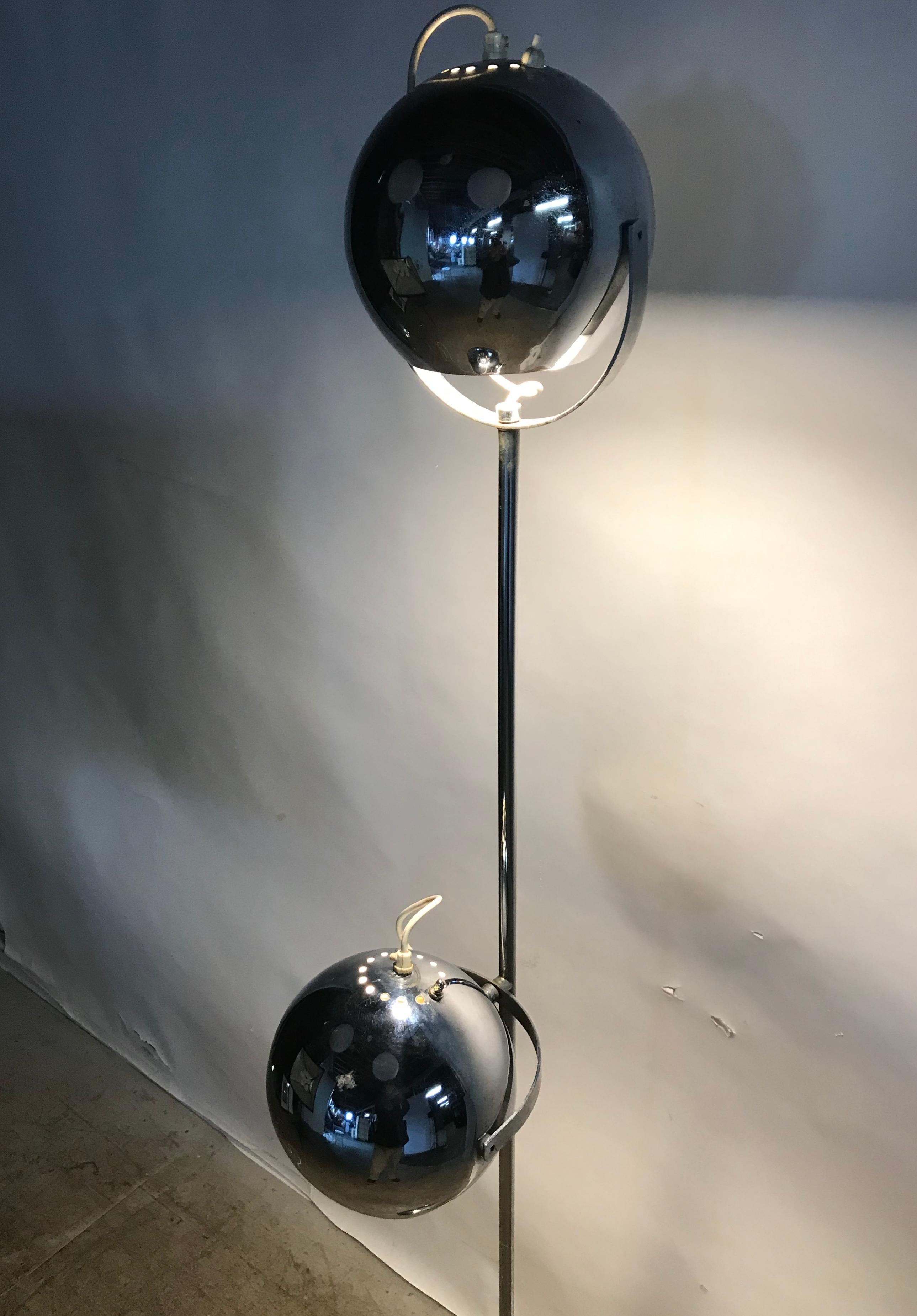 Reggiani Chromed Eyeball Floor Lamp, 1960s, Italy In Good Condition In Buffalo, NY