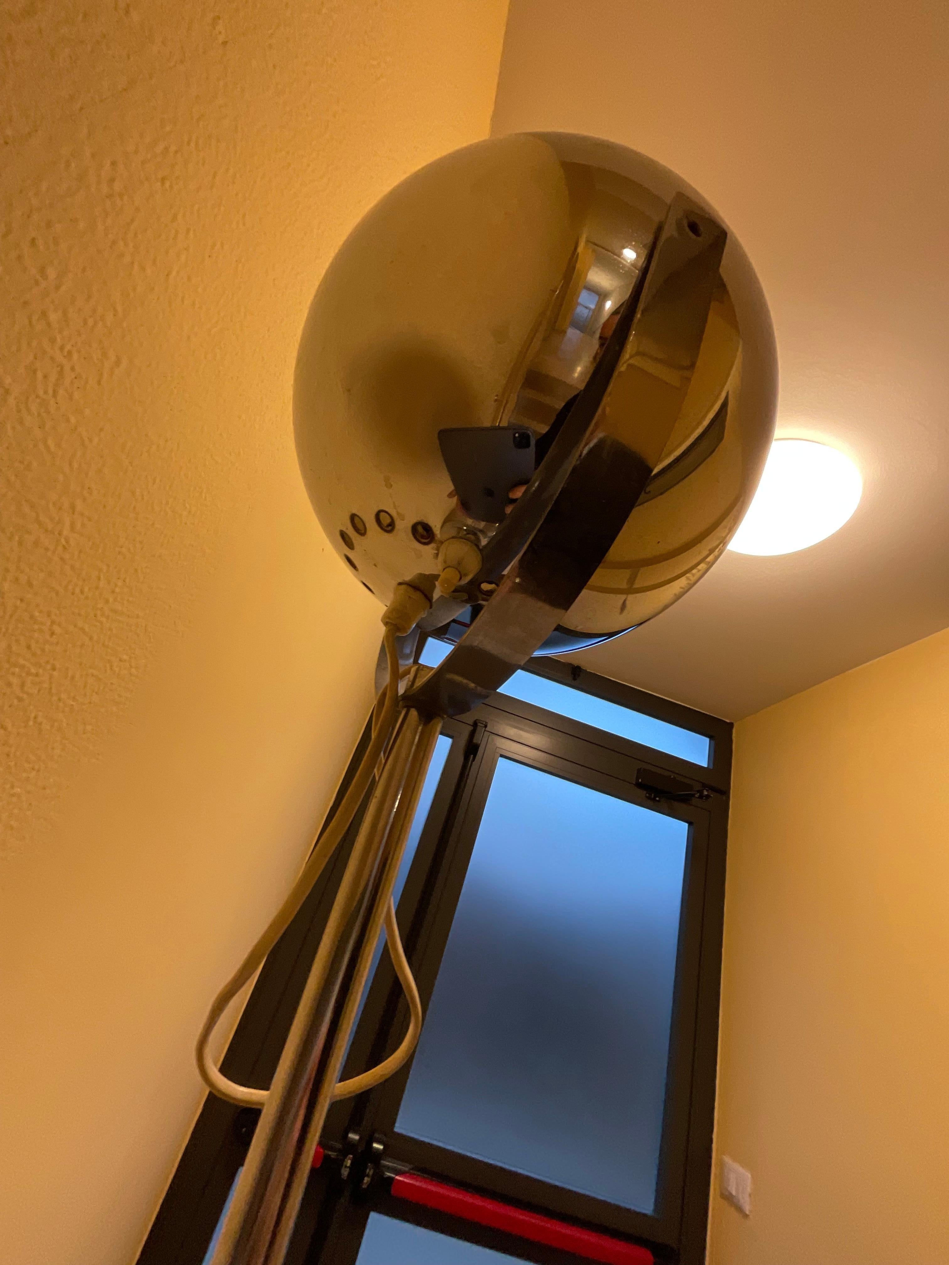 Italian REGGIANI - Lampadaire en acier avec 2 diffuseurs réglables - Italie 1970. en vente