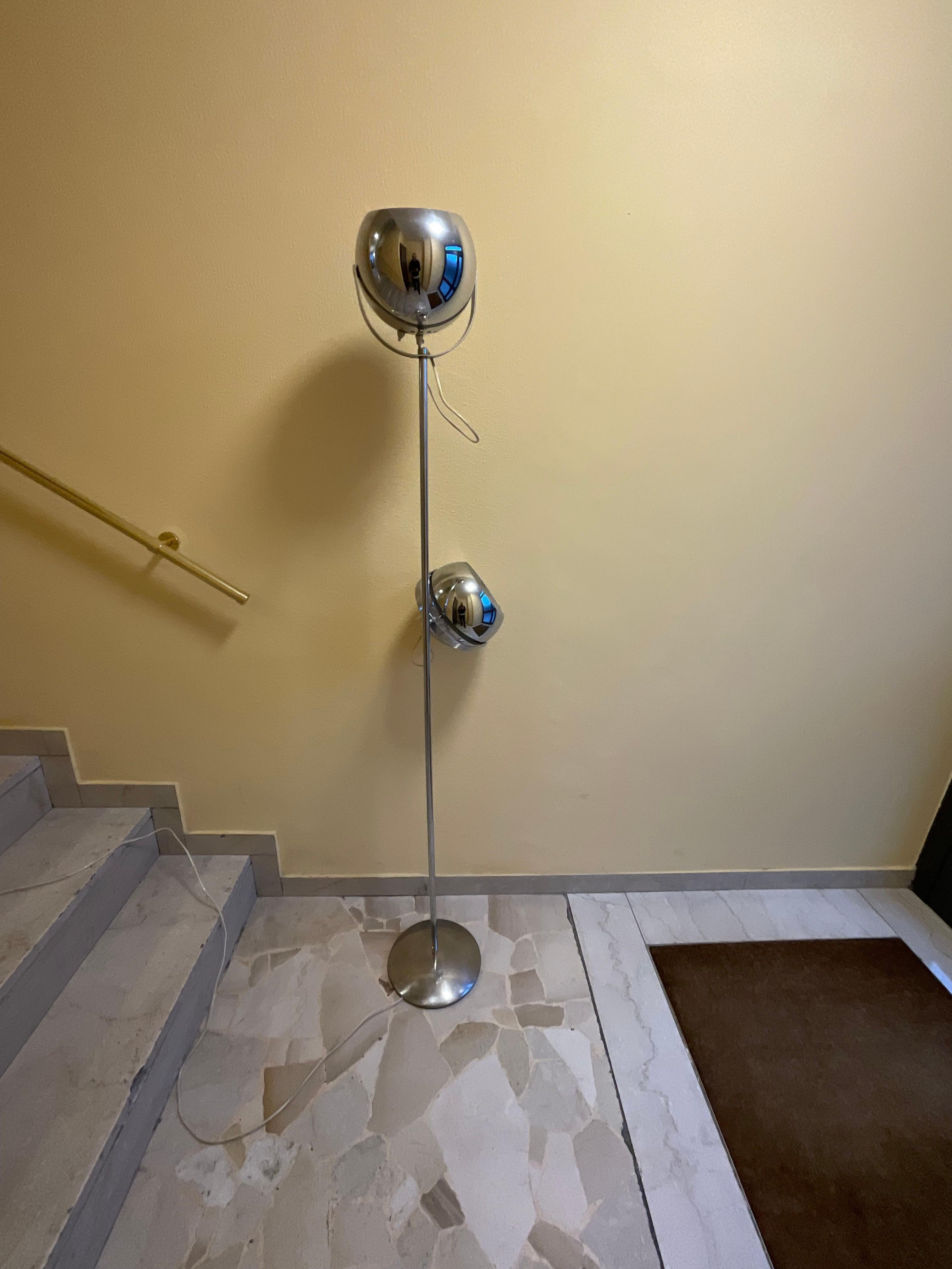 REGGIANI - Lampadaire en acier avec 2 diffuseurs réglables - Italie 1970. en vente 1
