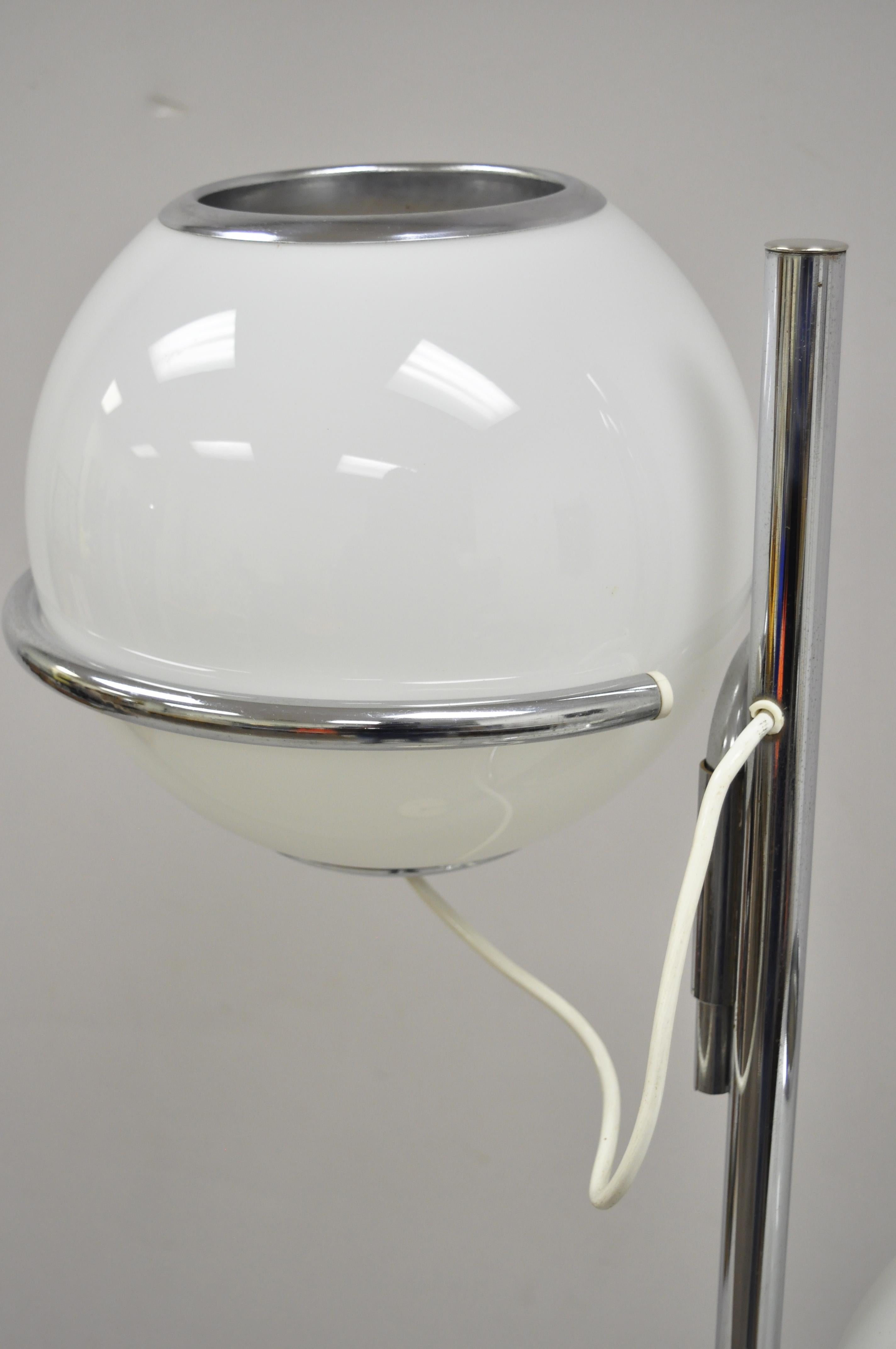 Lampadaire Reggiani Midcentury Italian Modern Double Glass Orb Chrome Marble Lamp en vente 4