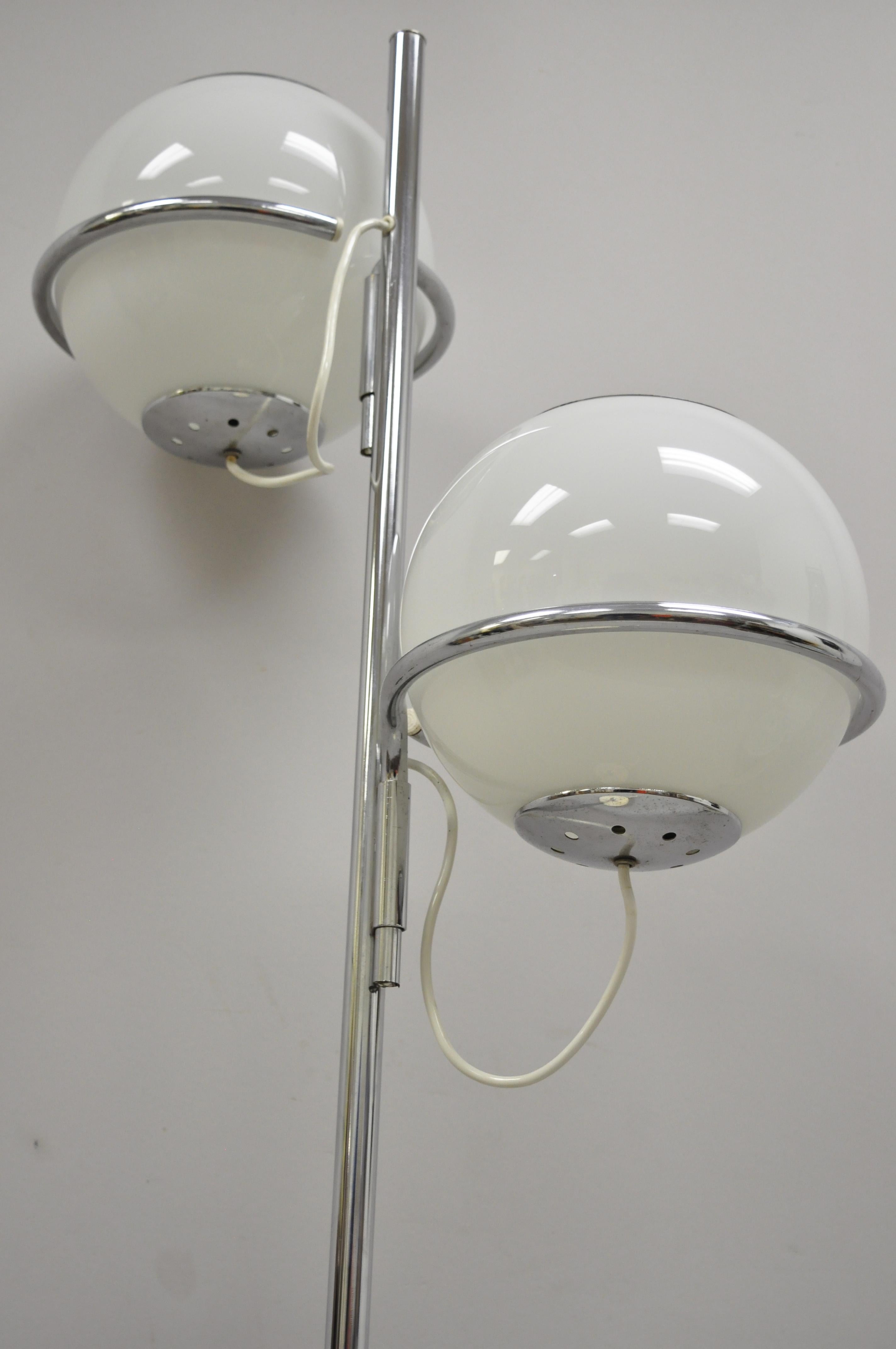 Lampadaire Reggiani Midcentury Italian Modern Double Glass Orb Chrome Marble Lamp en vente 5
