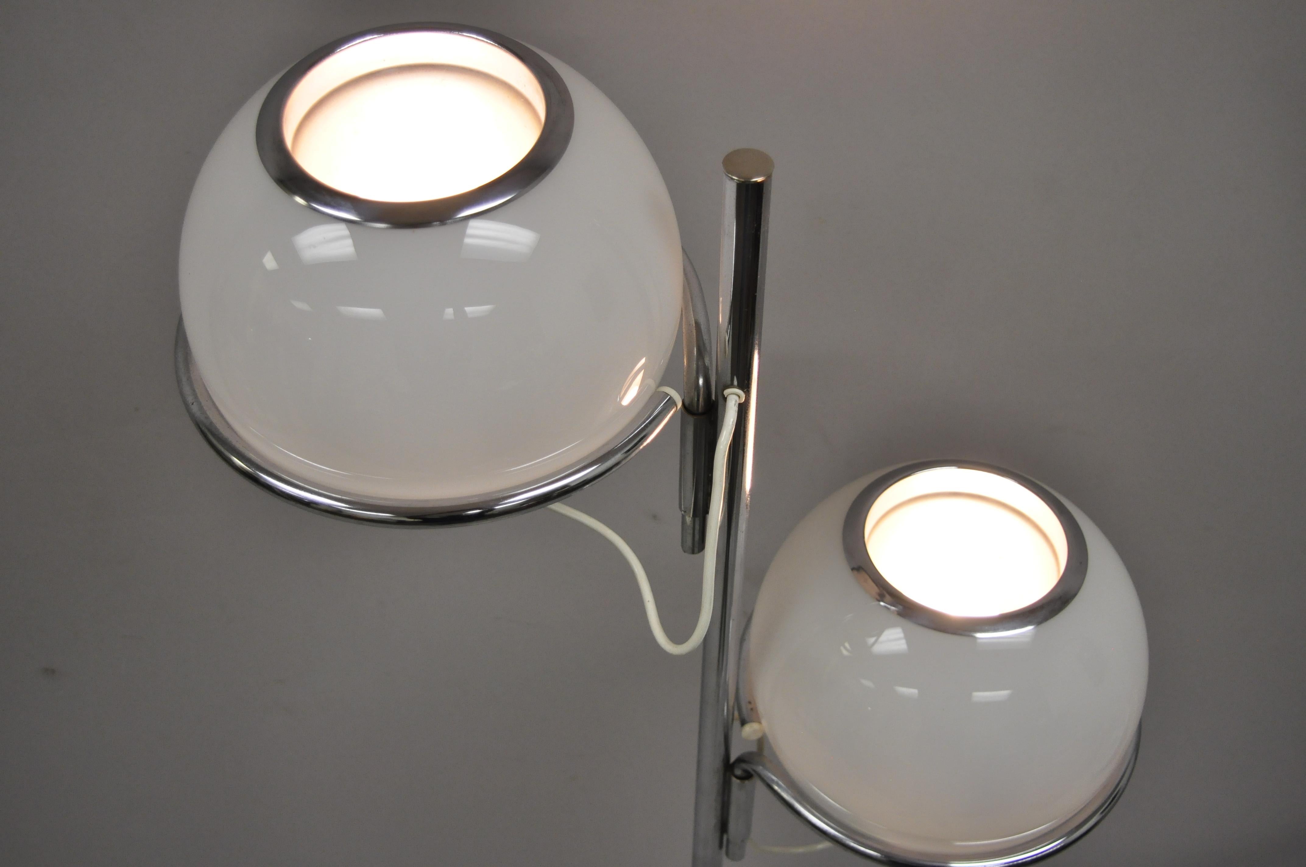 Lampadaire Reggiani Midcentury Italian Modern Double Glass Orb Chrome Marble Lamp Bon état - En vente à Philadelphia, PA