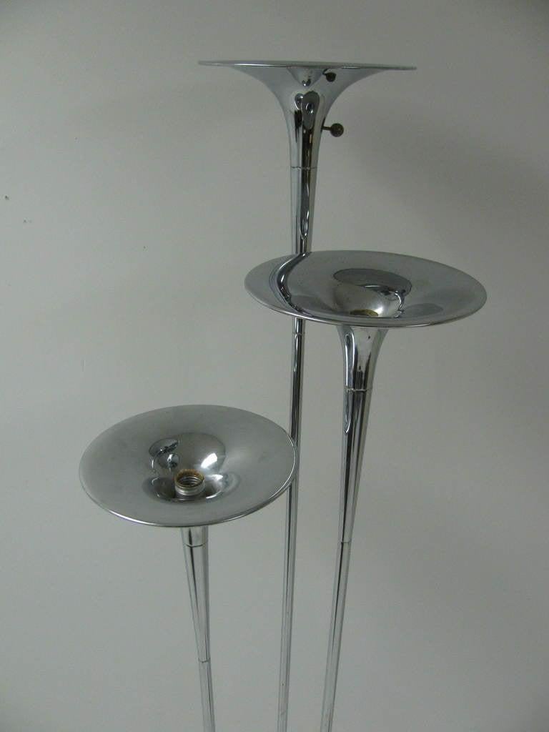 Reggiani Mid Century Modern Trumpet Triple Torchiere Floor Lamp Italy In Good Condition For Sale In Port Jervis, NY