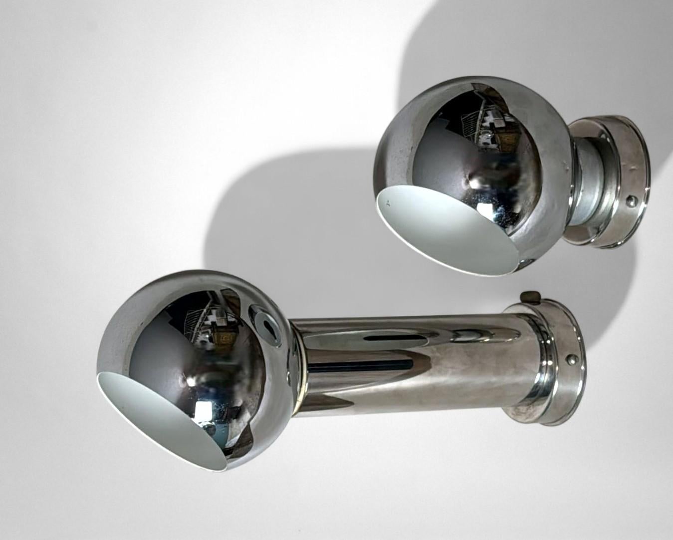 Polished Reggiani Style Pair Of Italian Wall Sconces Space Age In Nickel-Plated Metal For Sale