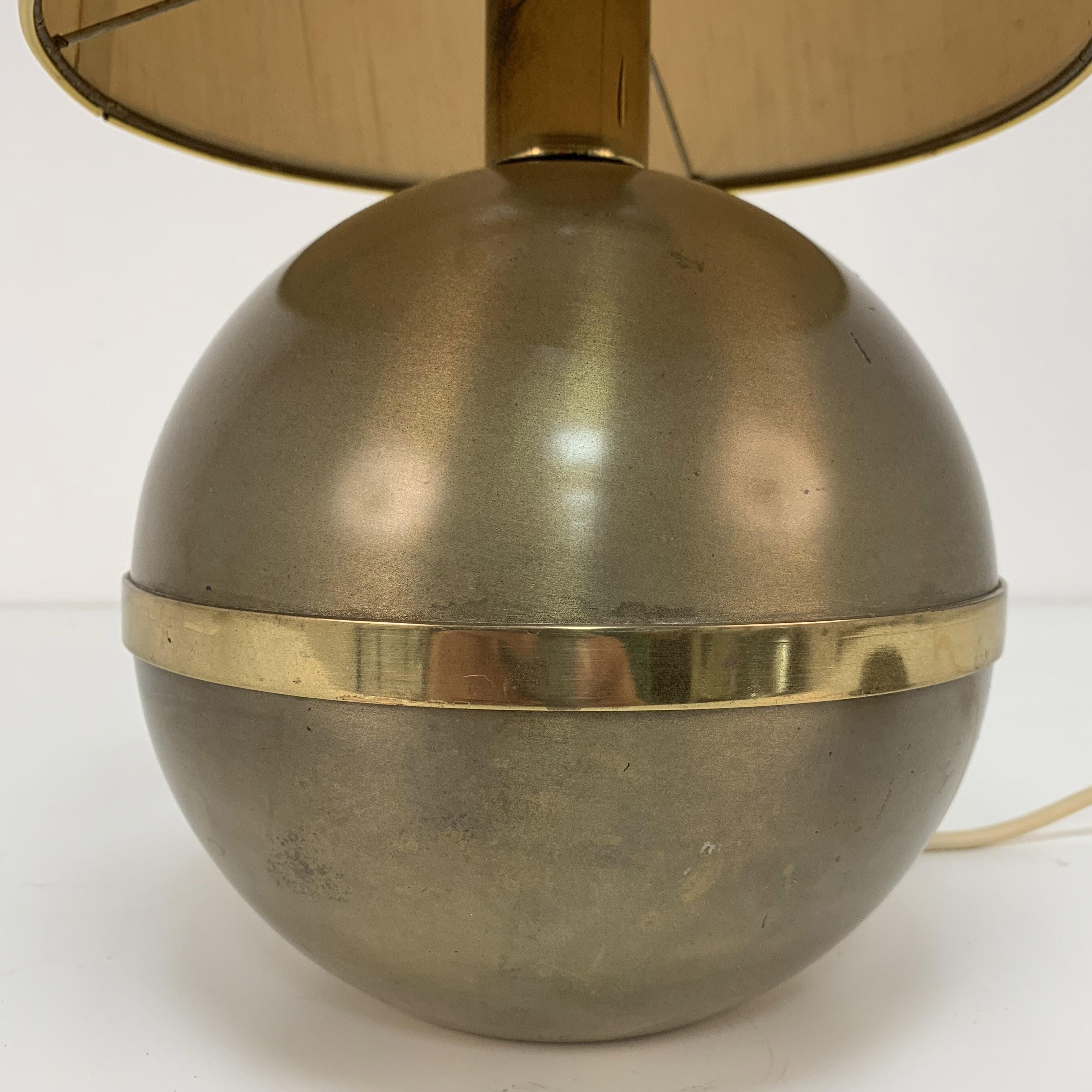 Reggiani, Tischlampe aus italienischem Metall und Messing, Italien 1970er Jahre im Angebot 5