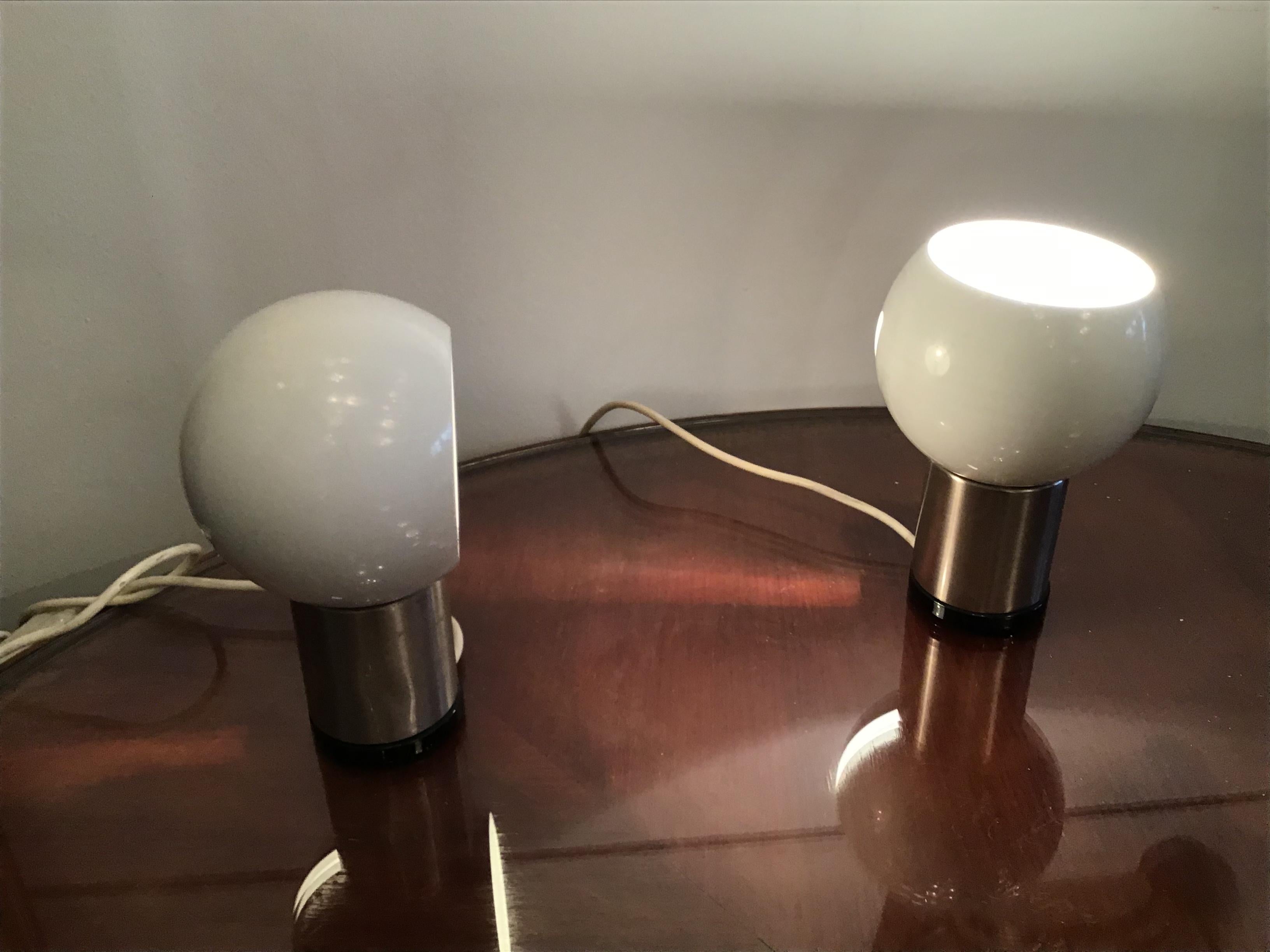 Reggiani Deux lampes de table Plex Métal Crome:: 1970:: Italie en vente 6