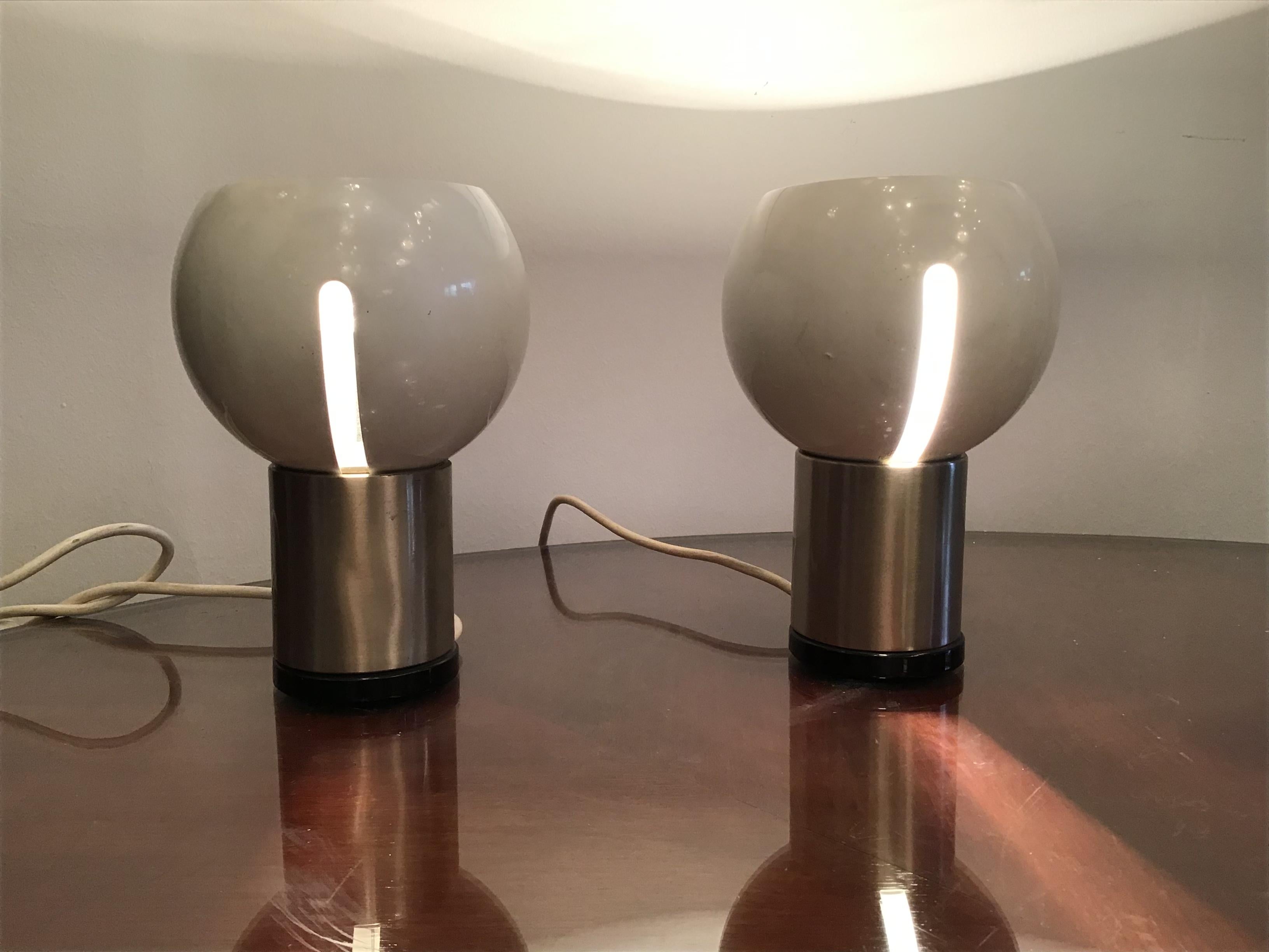 Reggiani Deux lampes de table Plex Métal Crome:: 1970:: Italie en vente 8