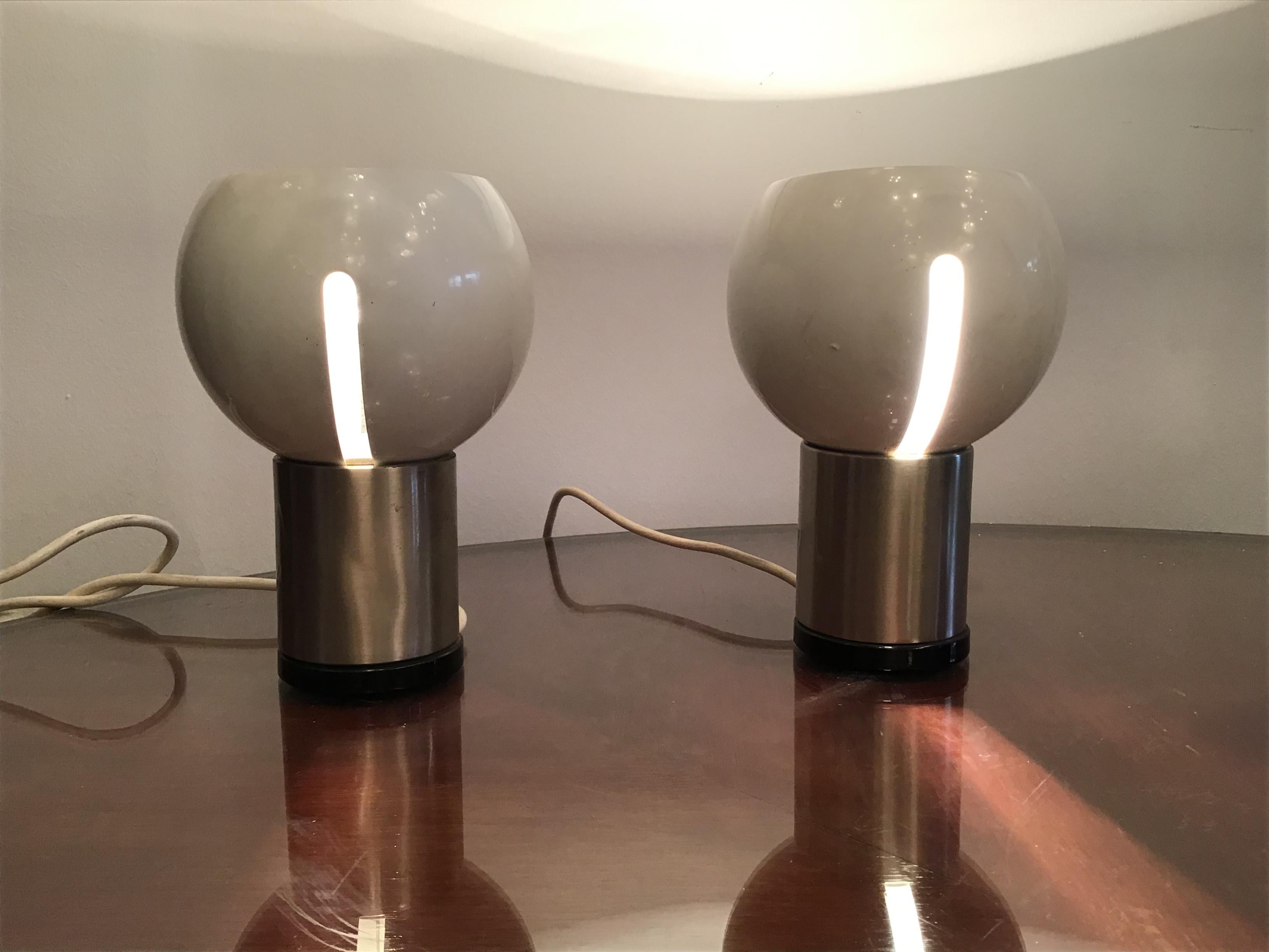 Reggiani Deux lampes de table Plex Métal Crome:: 1970:: Italie en vente 9