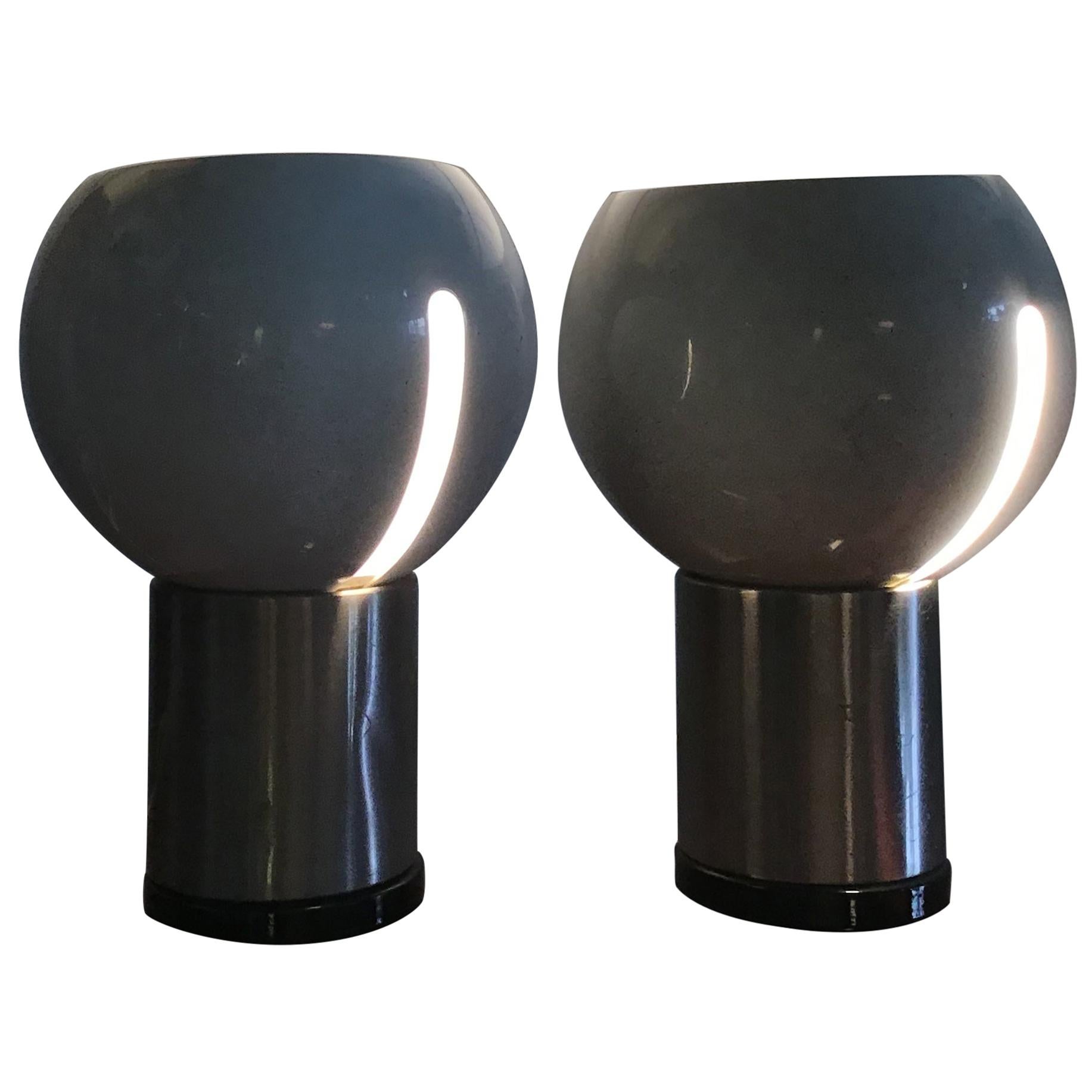 Reggiani Zwei Tischlampen Metall-Chrom-Plex:: 1970:: Italien