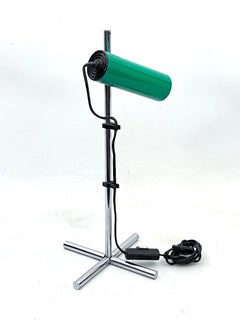 Reggiani, lampada da tavolo regolabile vintage in cromo e lacca verde. Italia anni '70