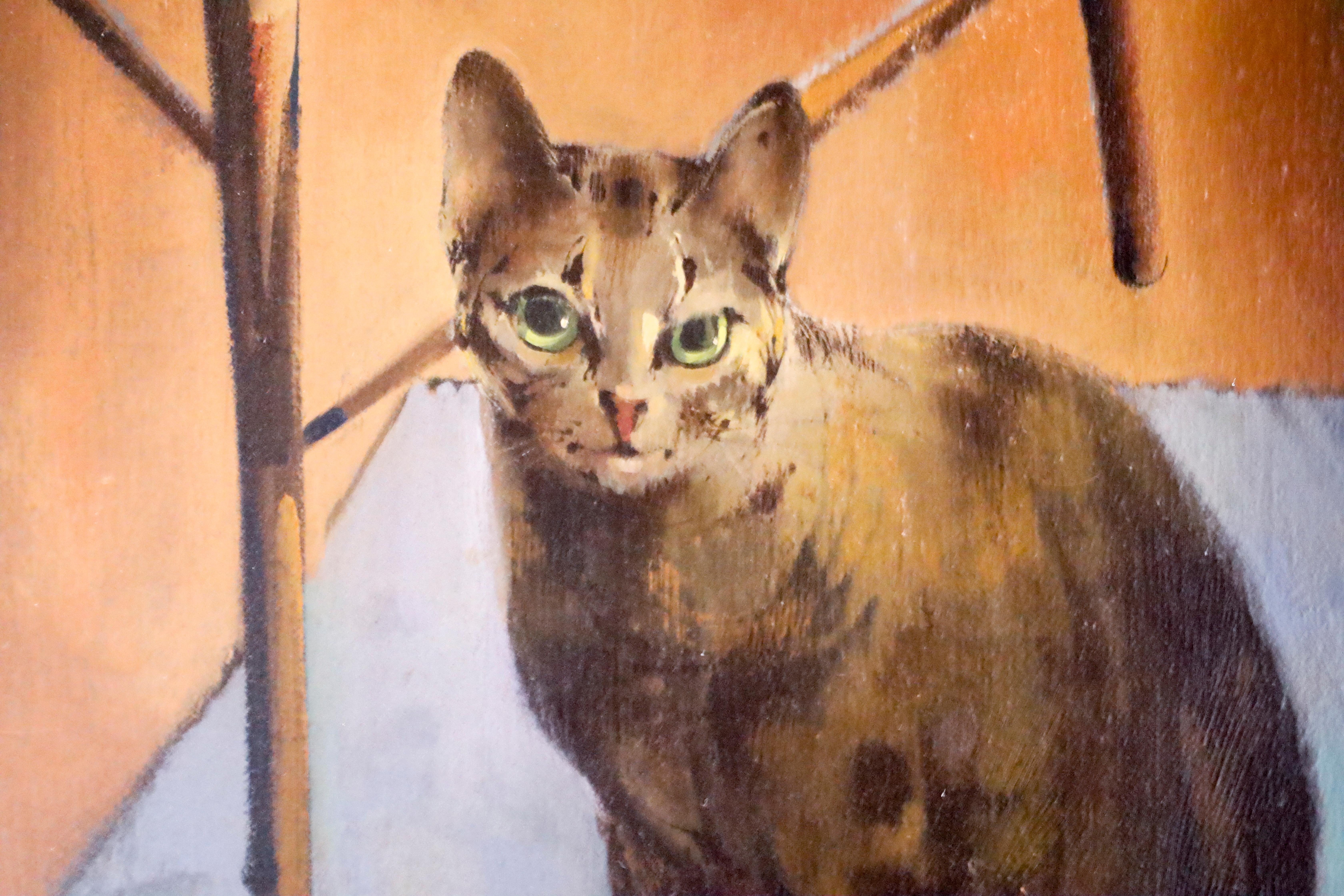 BODEGÓN DE GATO, CESTA DE FLORES Y TIJERAS  Artista de Nantucket Reggie Levine - Painting de Reggie Levine 