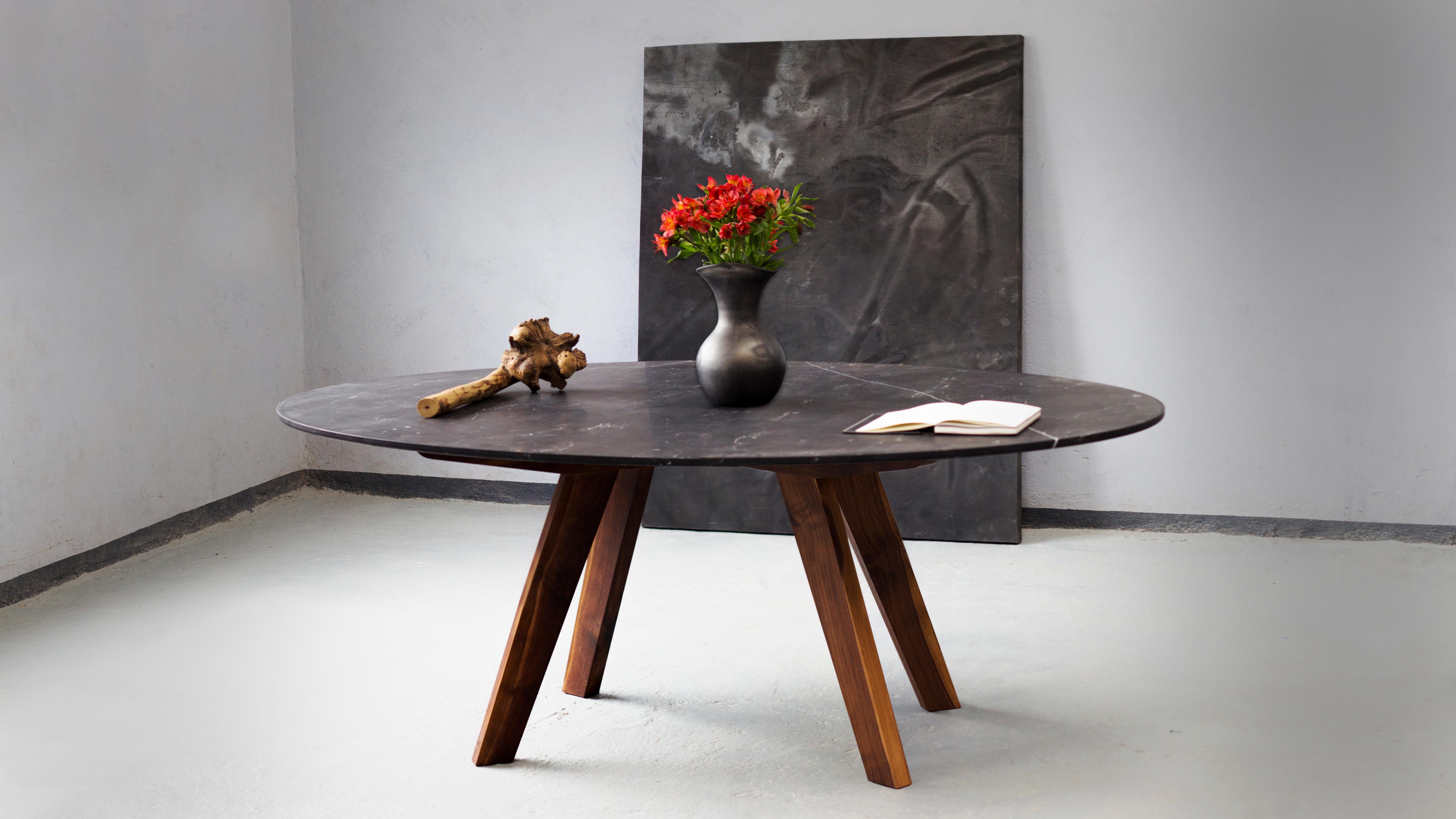 Regia, Mesa de Comedor Ovalada, fabricada en Granito y Base de Madera maciza Mexicano en venta
