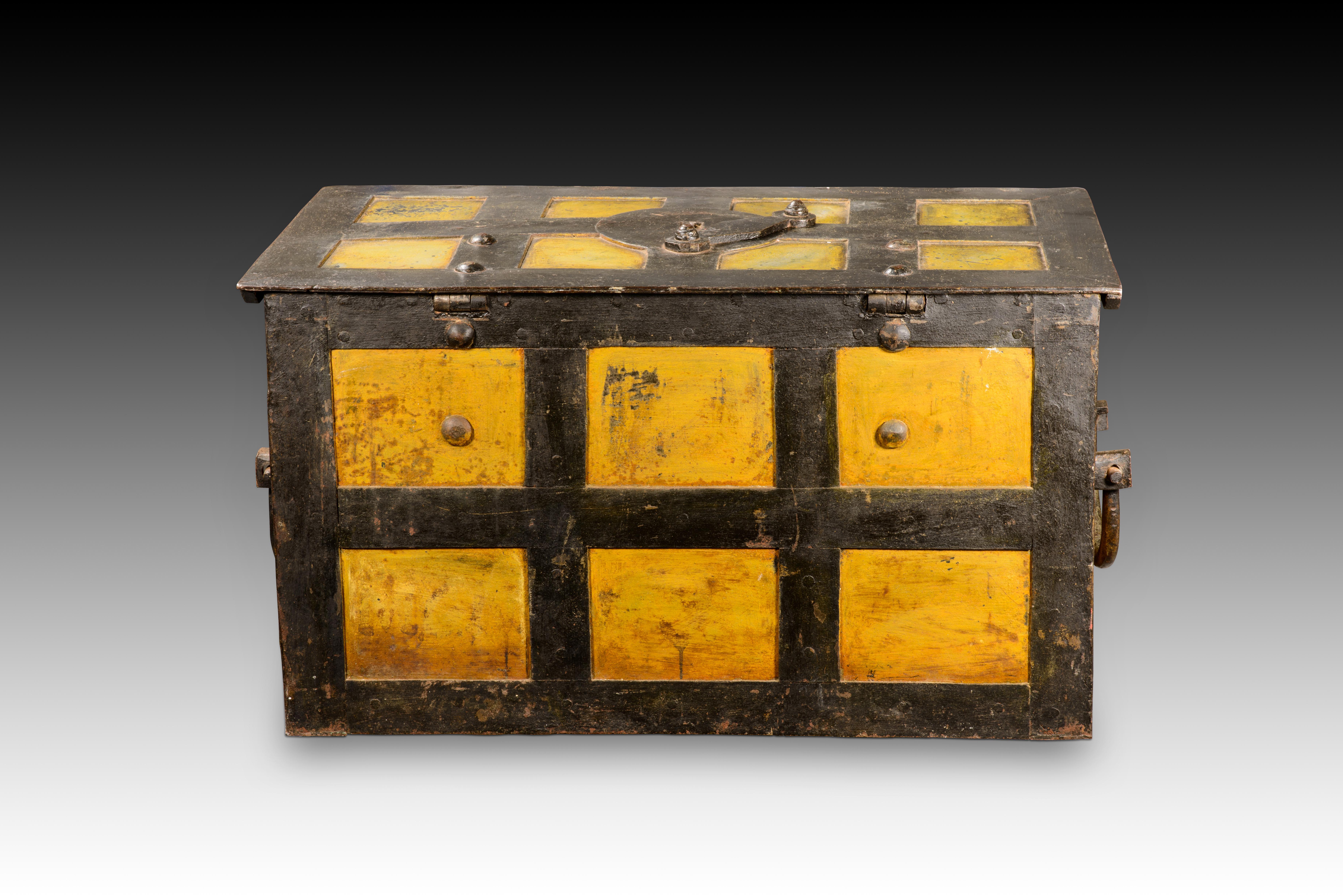 Regimental cash box. Iron. Possibly Germany, 18th century. In Fair Condition For Sale In Madrid, ES