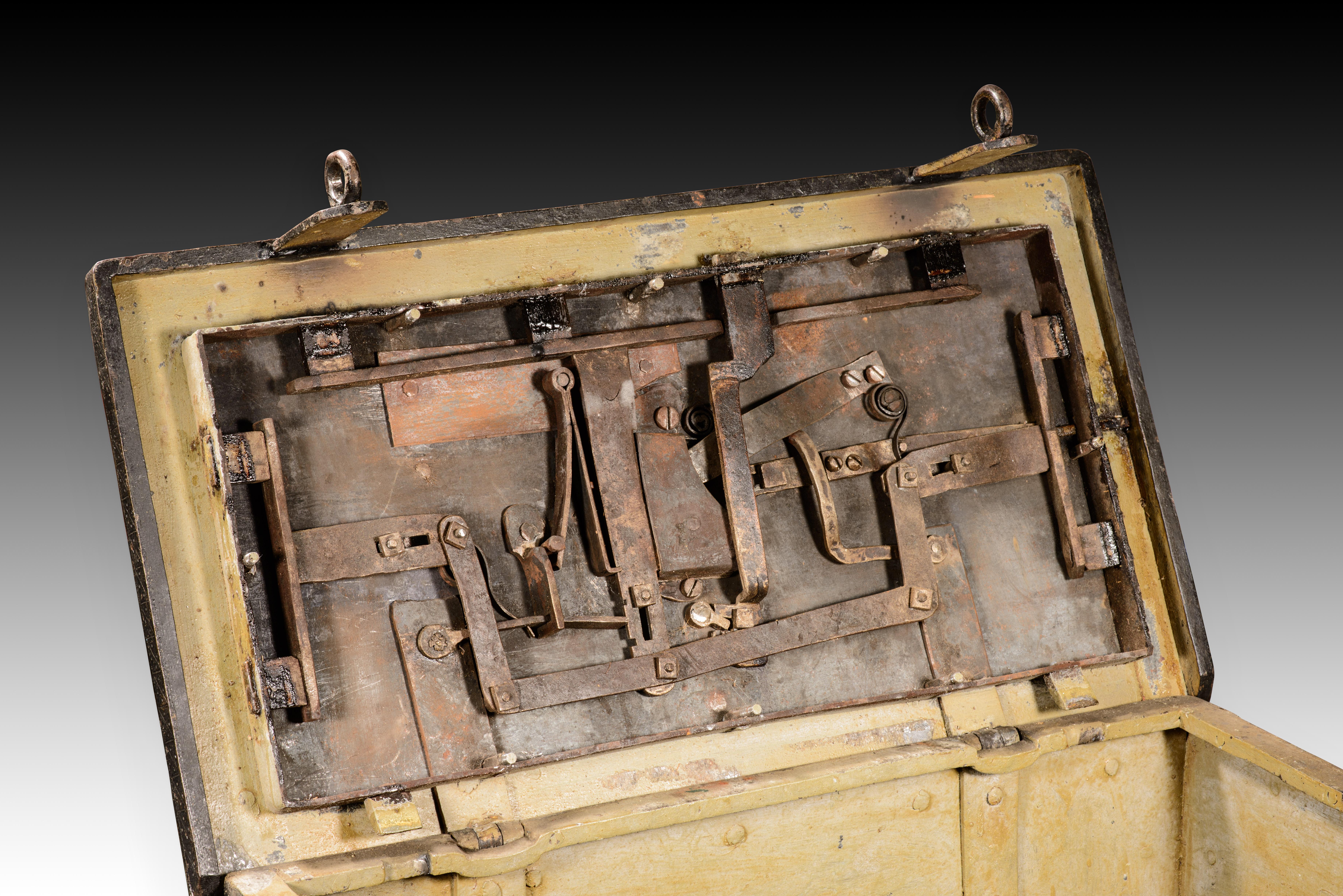 Regimental cash box. Iron. Possibly Germany, 18th century. For Sale 1