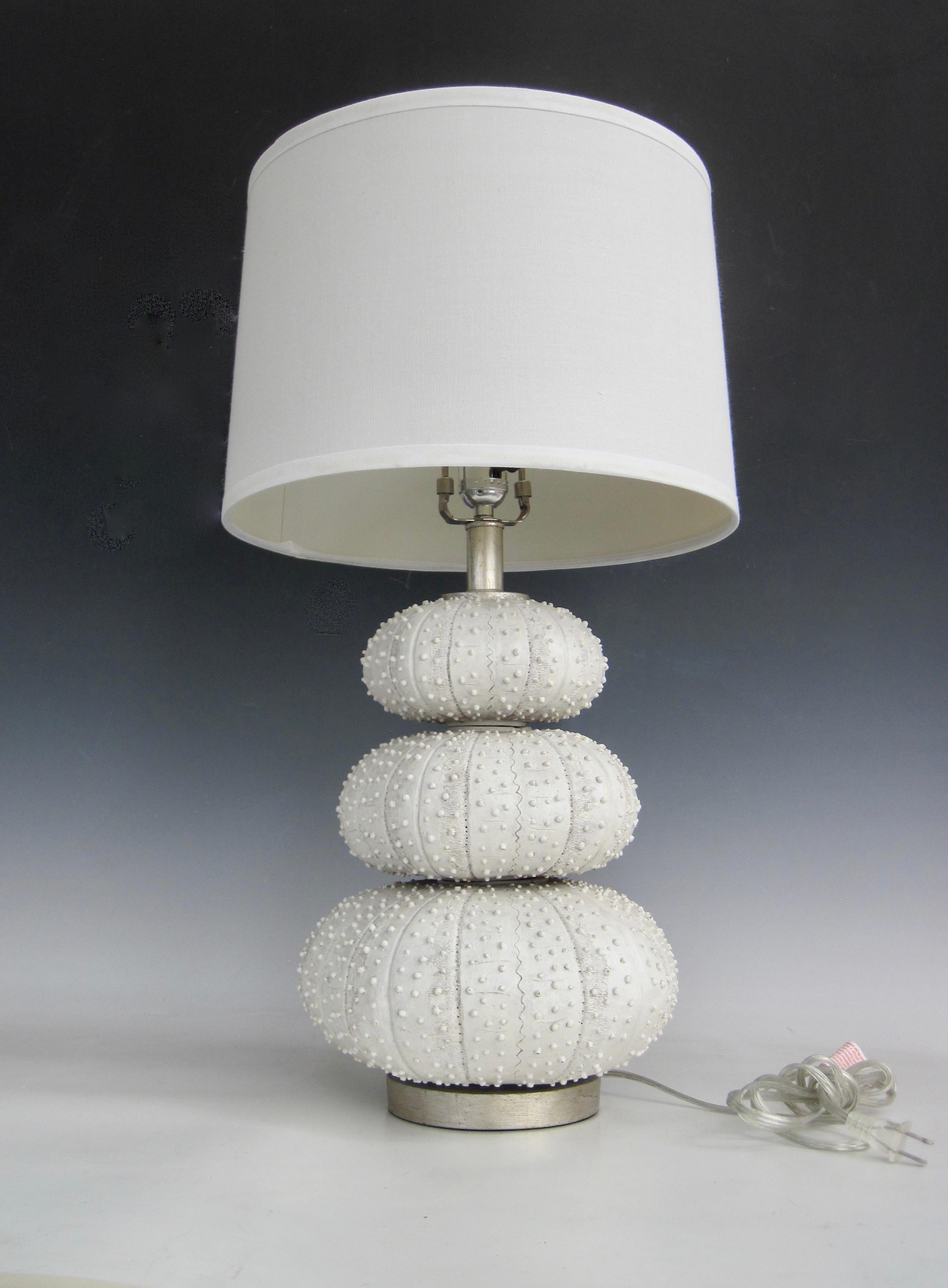 Inconnu Lampe de table empilée Sea Urchin attribuée à Regina Andrews en vente