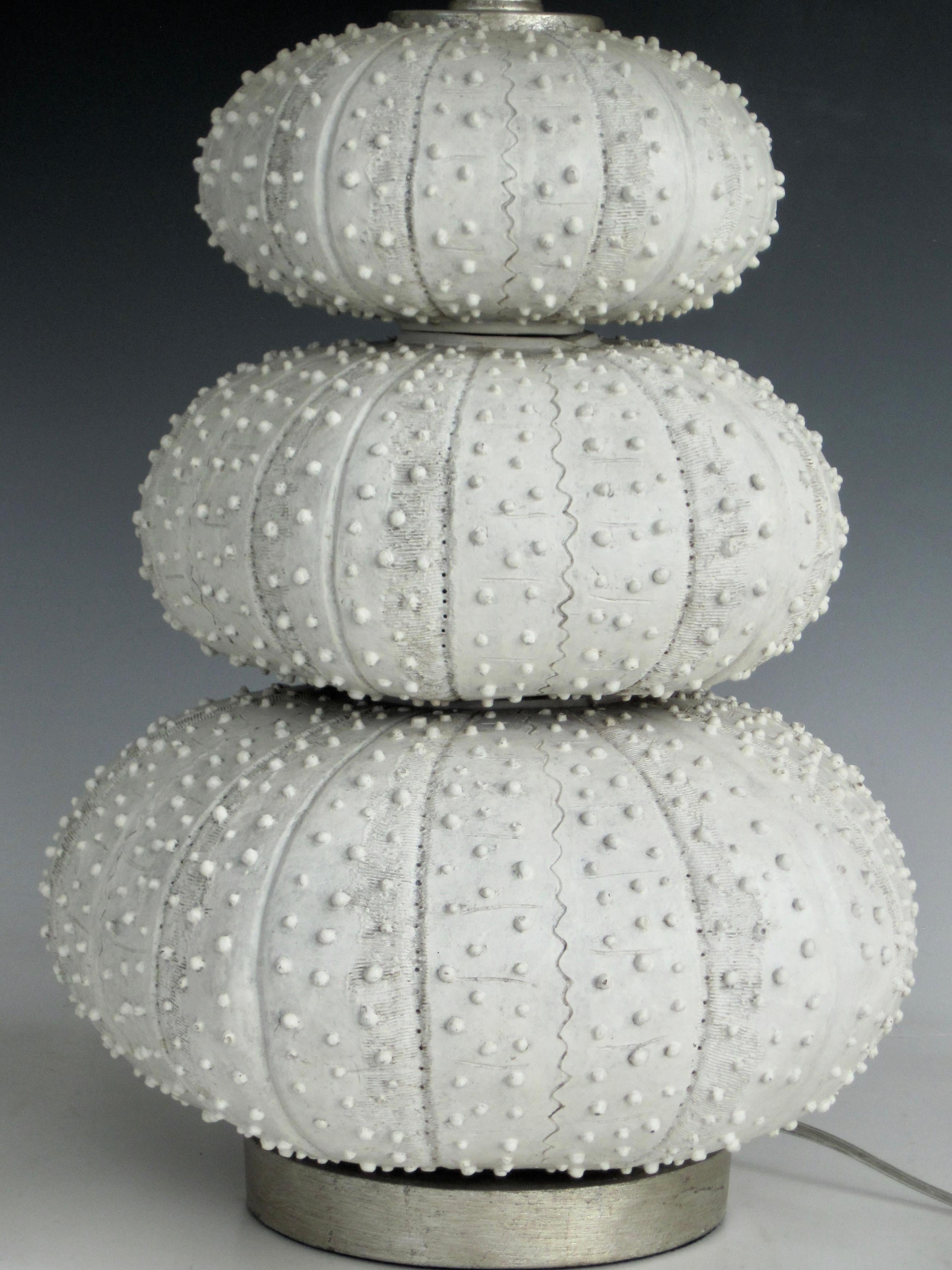 Lampe de table empilée Sea Urchin attribuée à Regina Andrews Bon état - En vente à Ferndale, MI