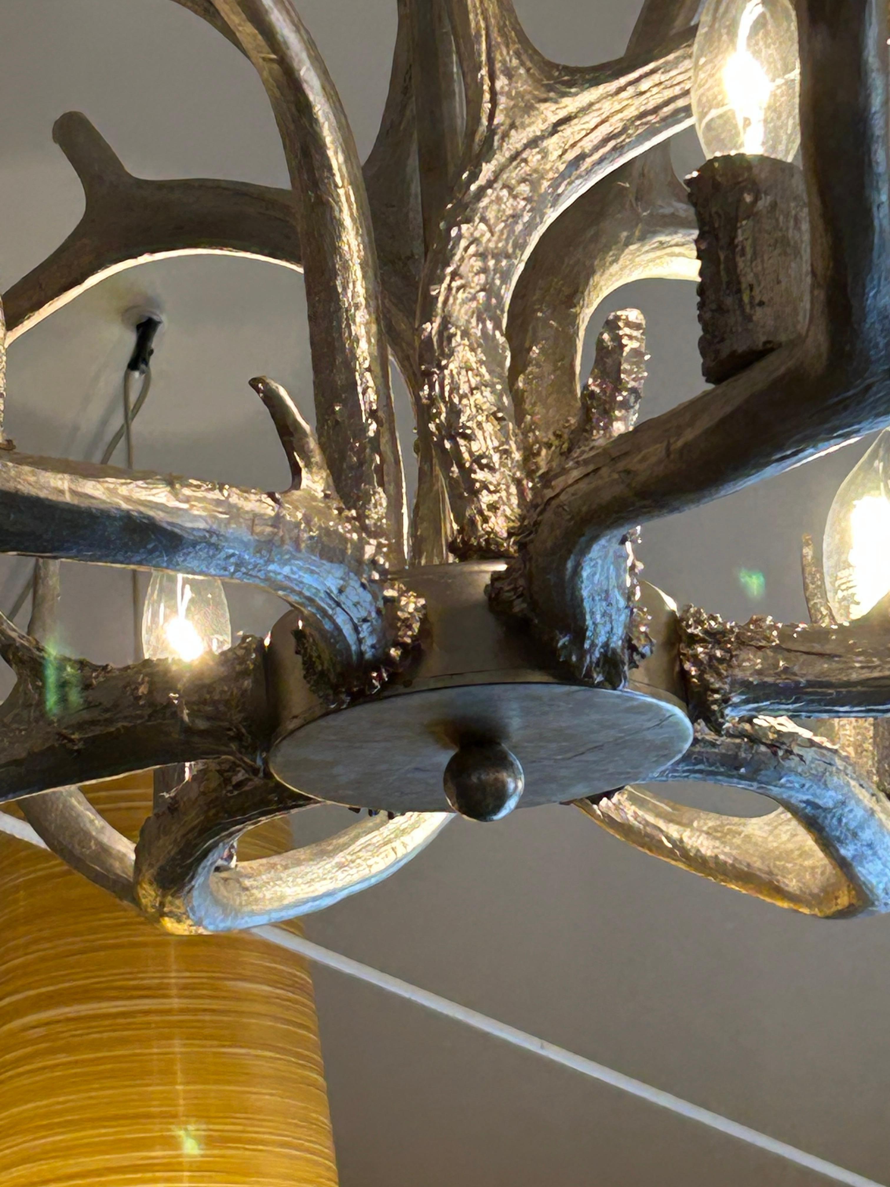 Regina Andrews Llamativa Lámpara de 6 Luces de Asta de Imitación a Hoja de Plata en Bueno estado para la venta en Hopewell, NJ