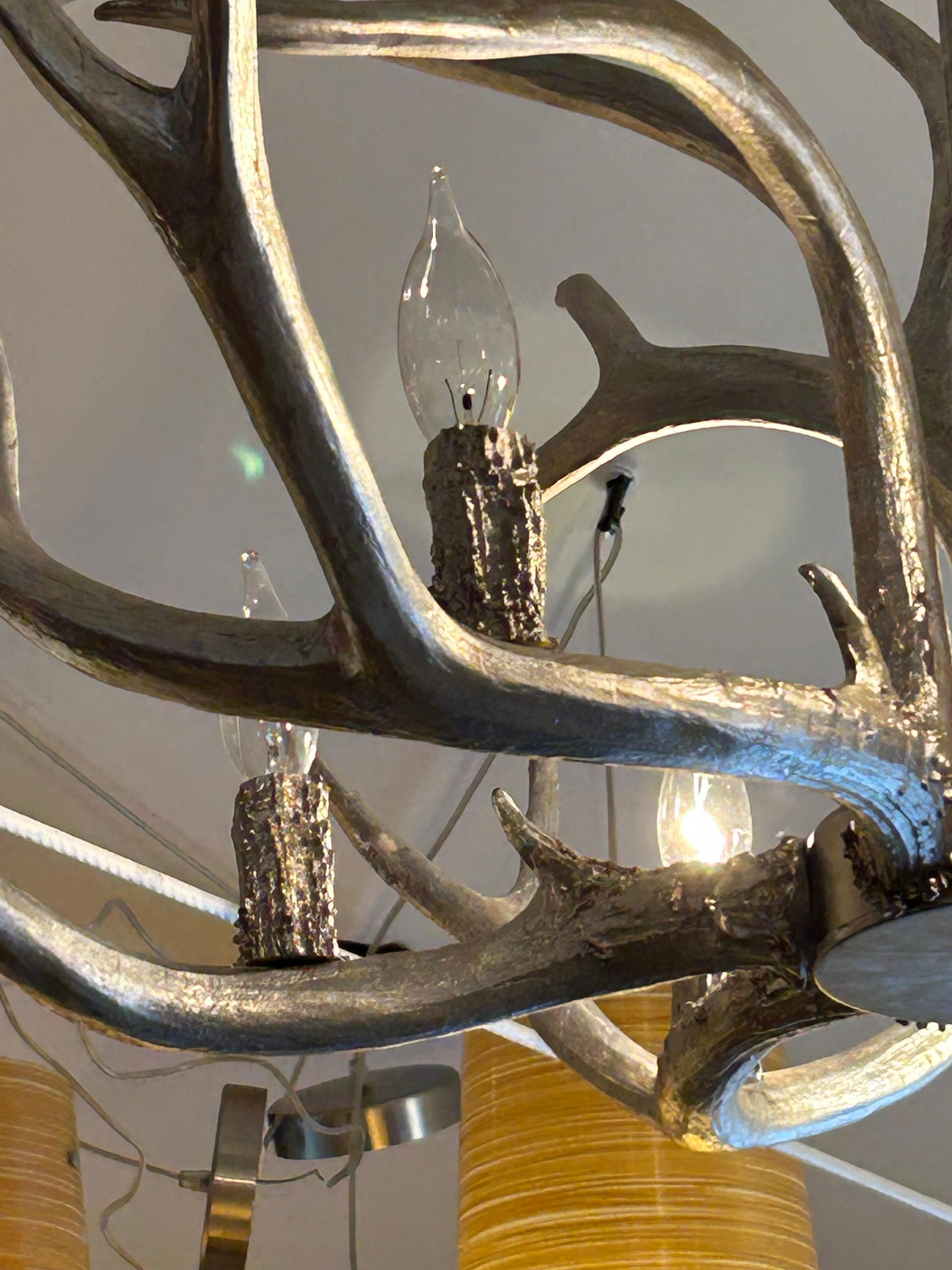 Regina Andrews Llamativa Lámpara de 6 Luces de Asta de Imitación a Hoja de Plata Siglo XXI y contemporáneo en venta