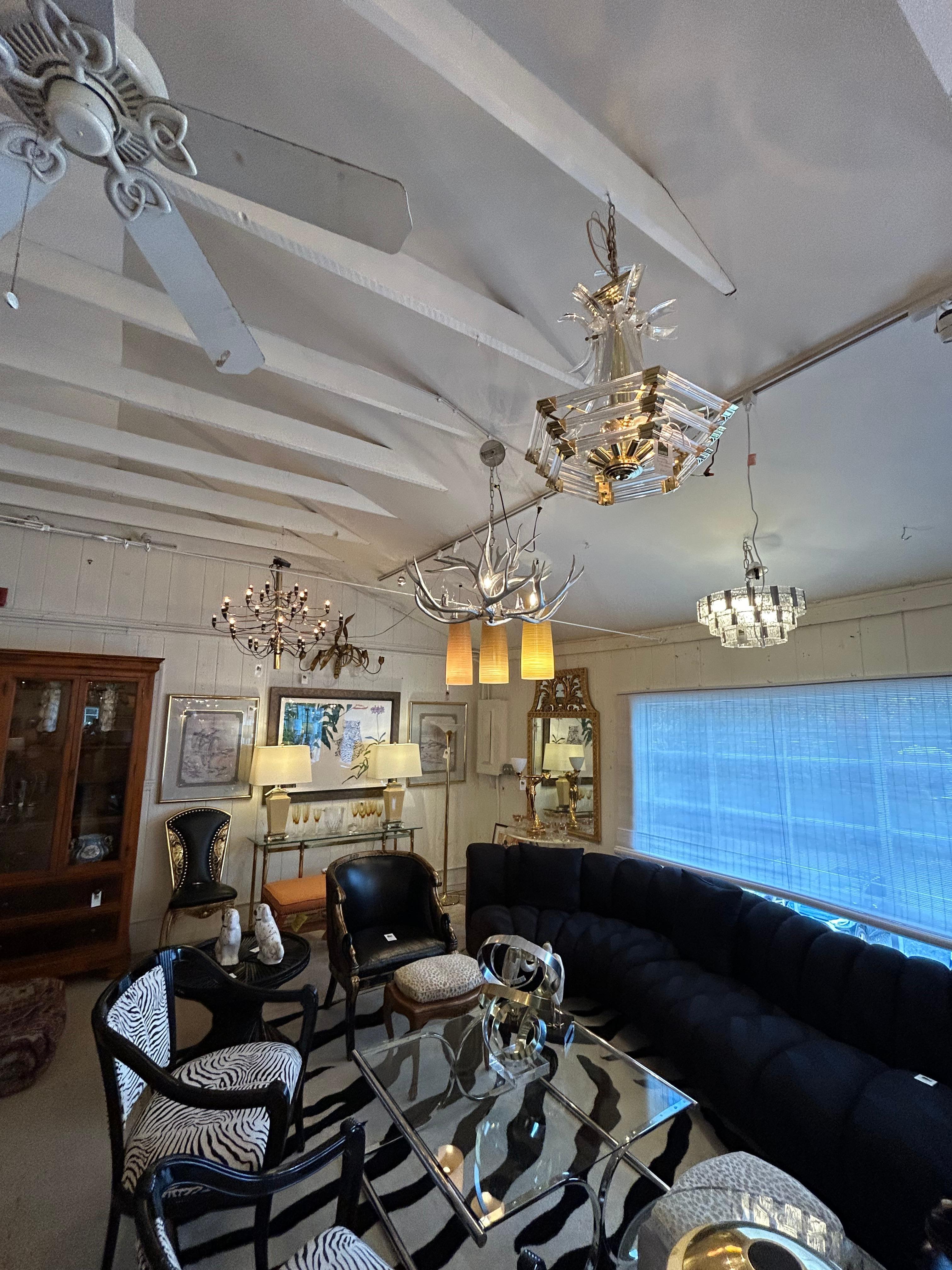 Regina Andrews Llamativa Lámpara de 6 Luces de Asta de Imitación a Hoja de Plata en venta 1