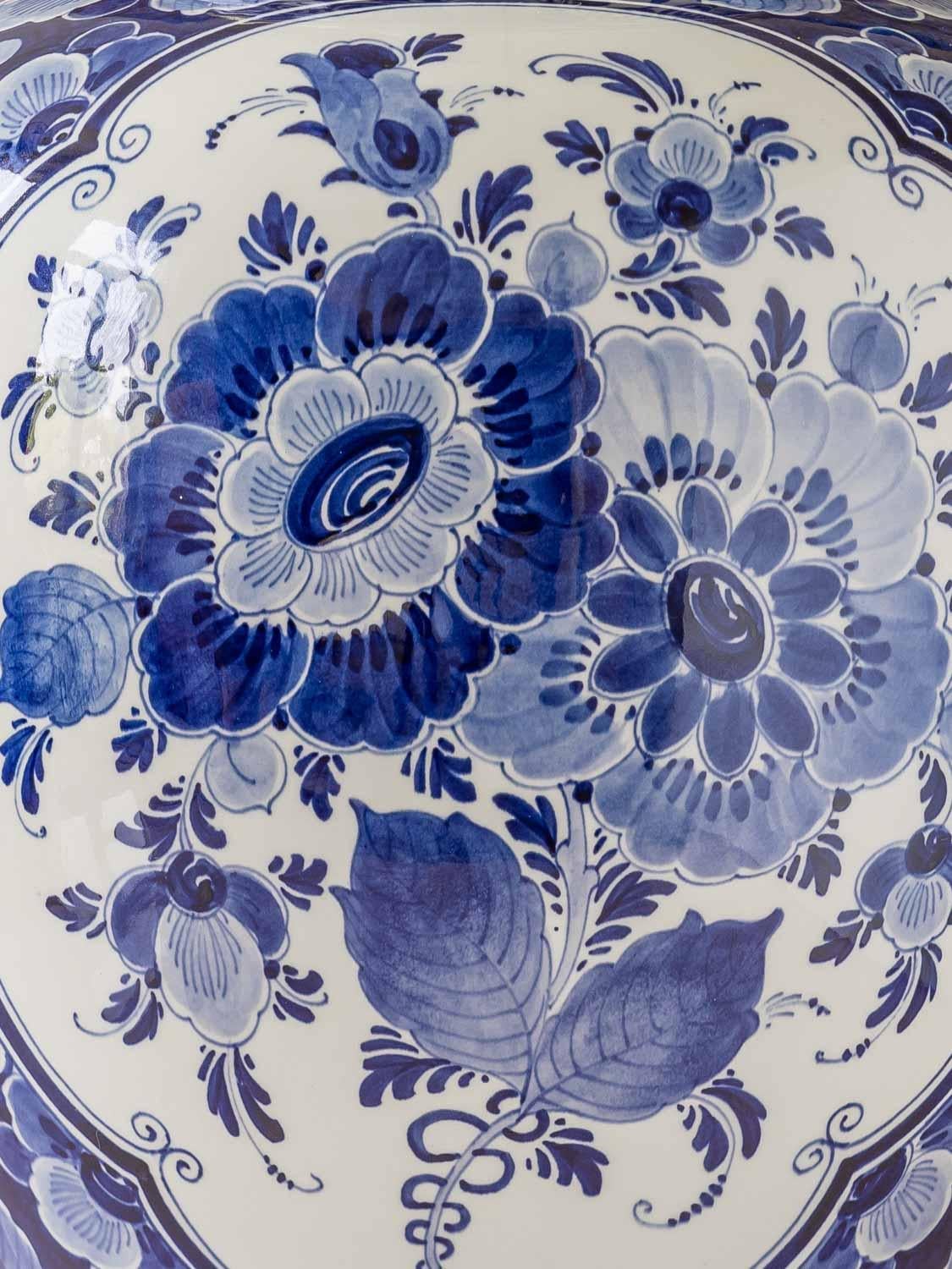 Laiton Lampe de table bleue Regina Delft (1935-1979) avec nouvel abat-jour en velours rouge écarlate en vente