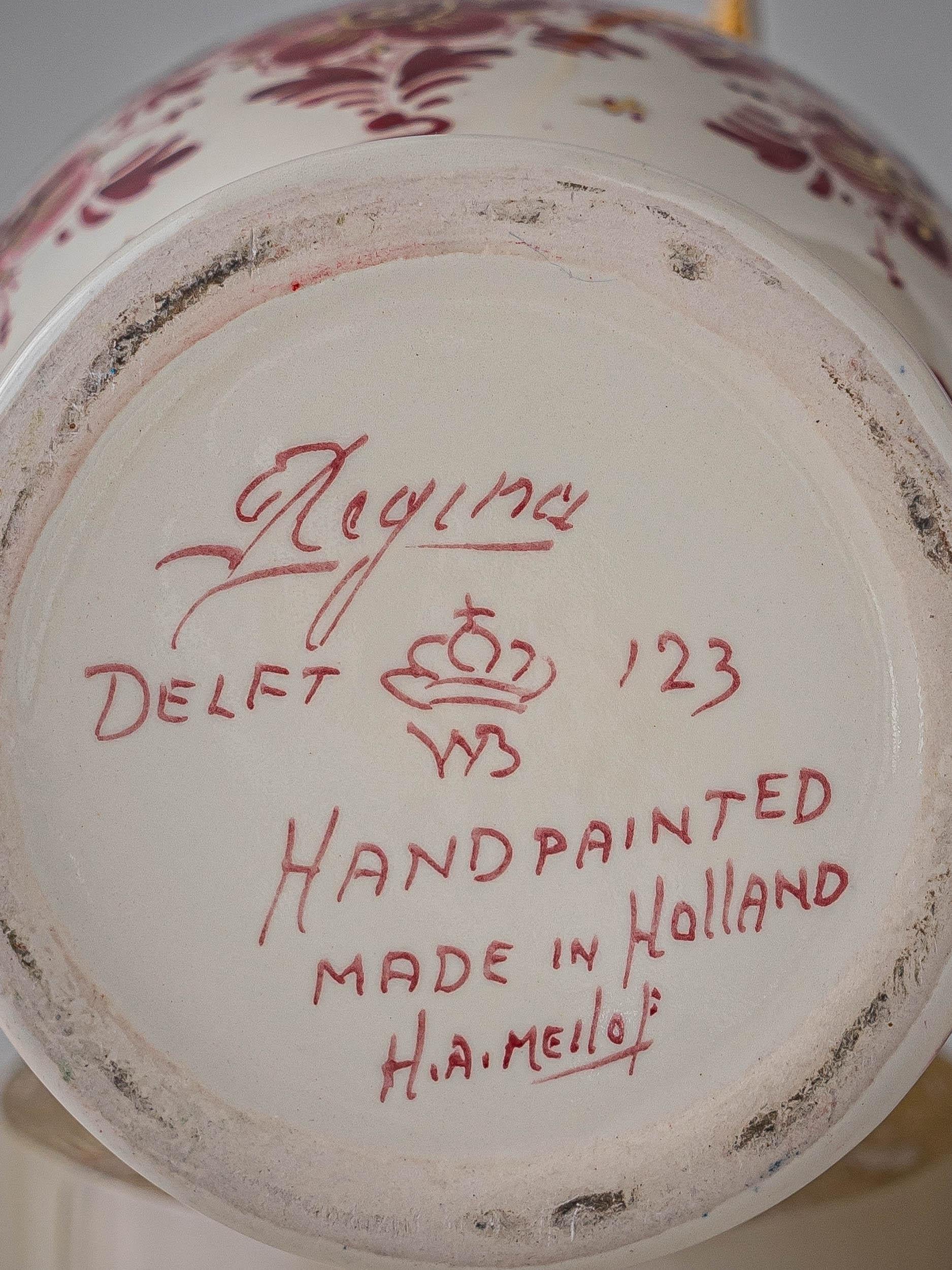 Regina Delft Rote Tischlampe (1935-1979) mit neuem Schirm aus altem Rosensamt im Angebot 2