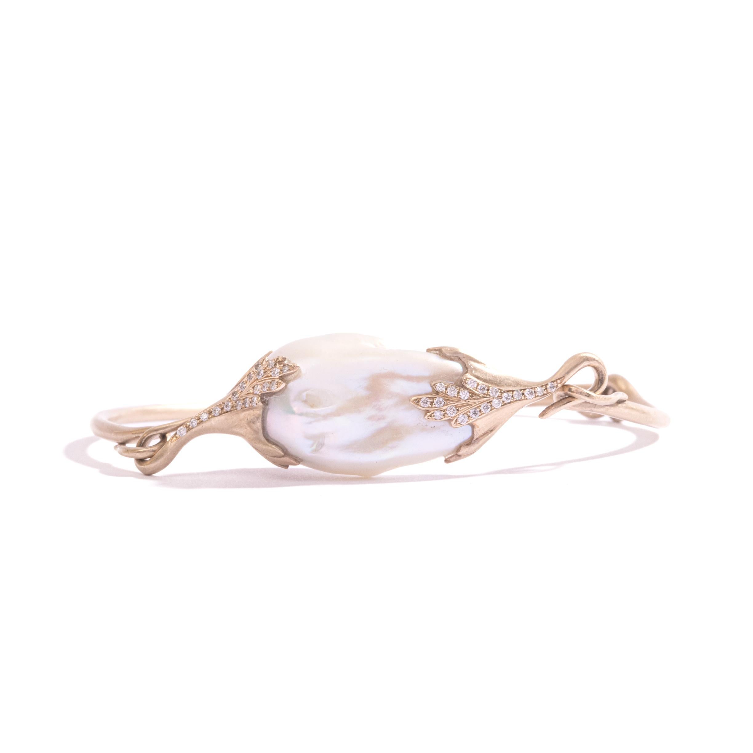 Bud Bracelet by Regina Gambatesa at Second Petale Gallery

About the Gemstones:

Gold 18 kt, white gold
Diamonds ct. 0,21
Pearl

ABOUT the CREATOR
REGINA GAMBATESA : AN ARTIST OF SPIRIT AND FORM
Regina Gambatesa is a jewelry artist who strives to