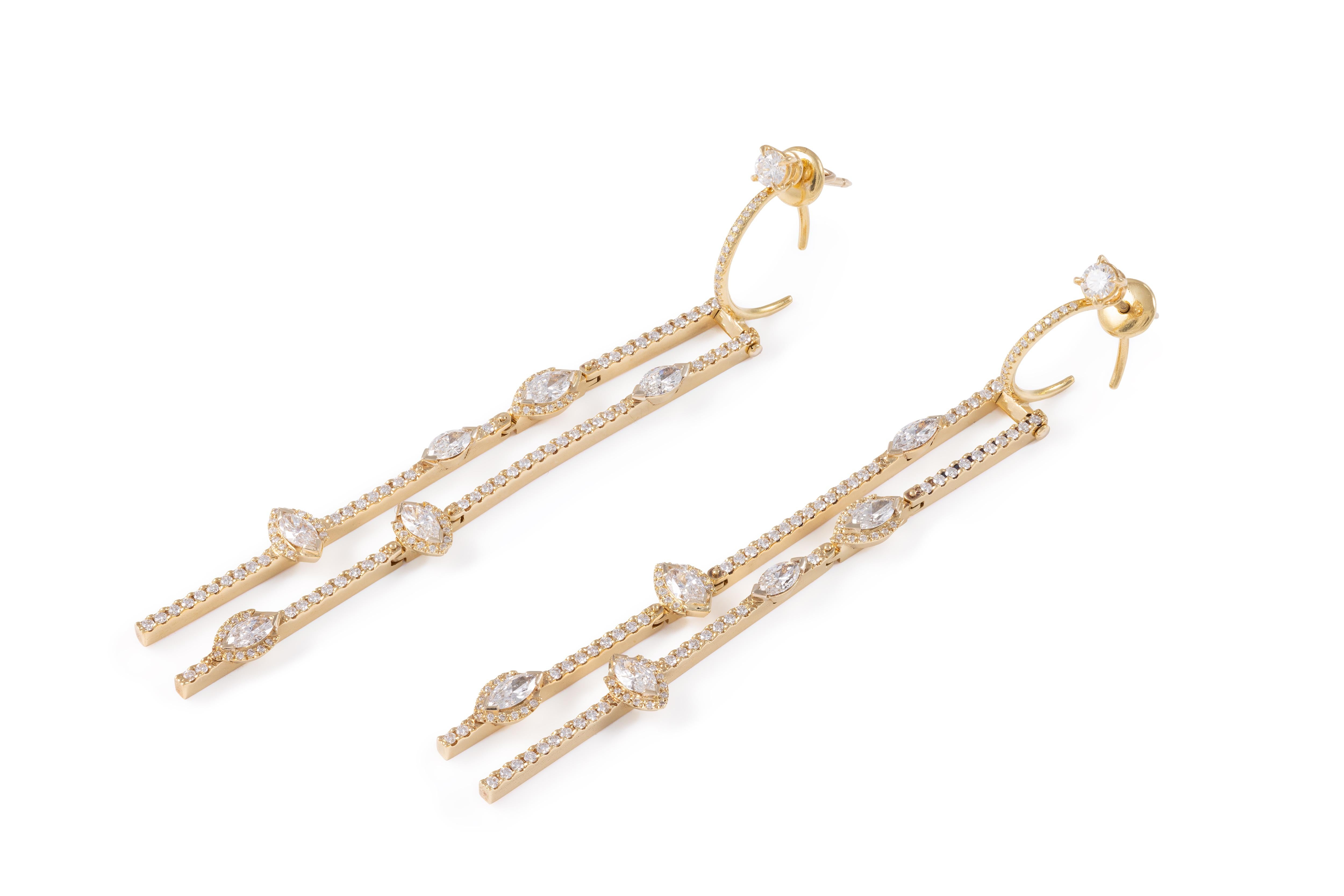 Regina Gambatesa Gold Wand Earrings with Diamonds Shuttles In New Condition For Sale In Paris, IDF