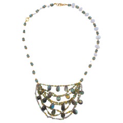 Regina Gambatesa Collier de labradorite grise, calcédoine blanche et turquoise