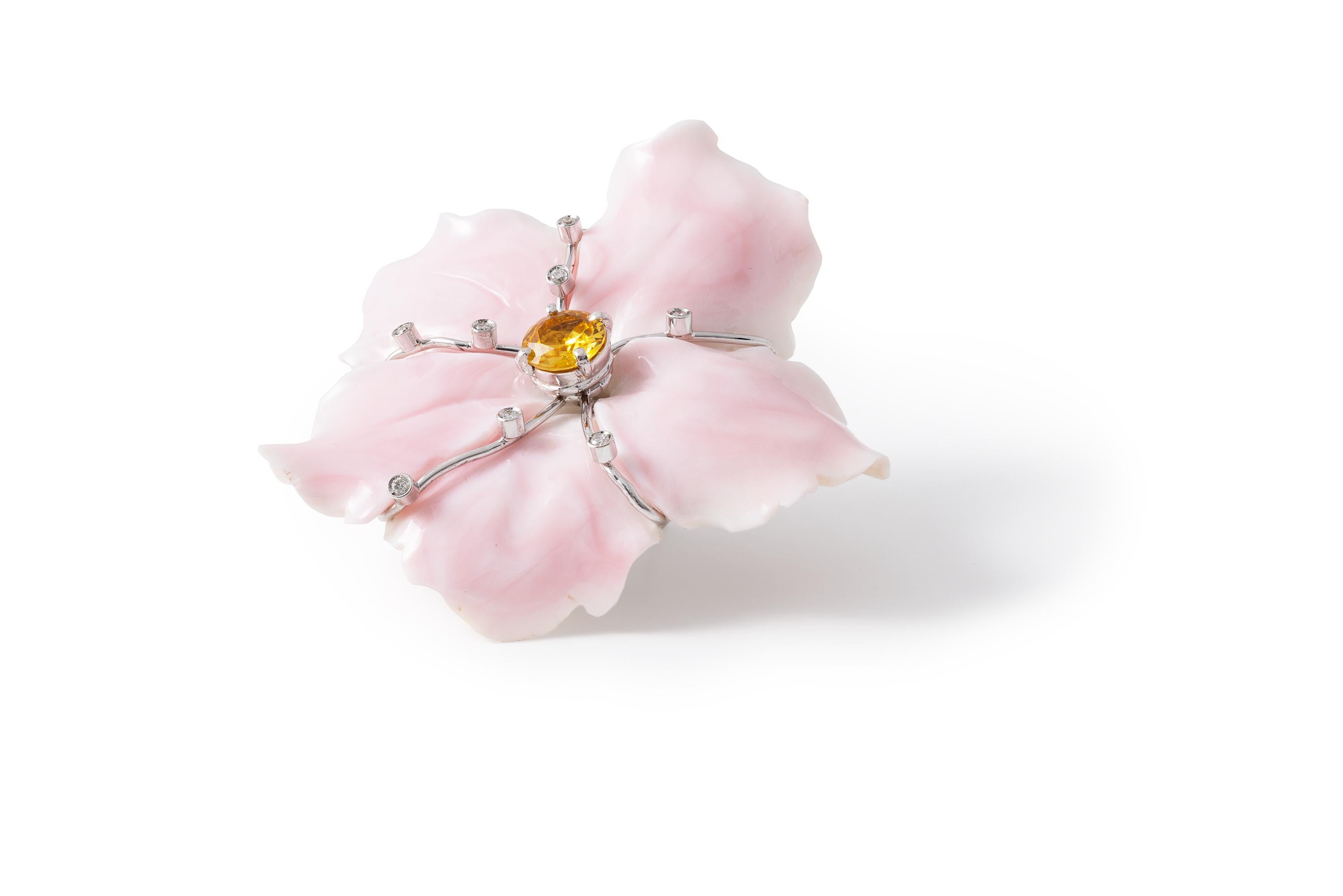 Regina Gambatesa Seashell Flower Earrings In New Condition For Sale In Paris, IDF
