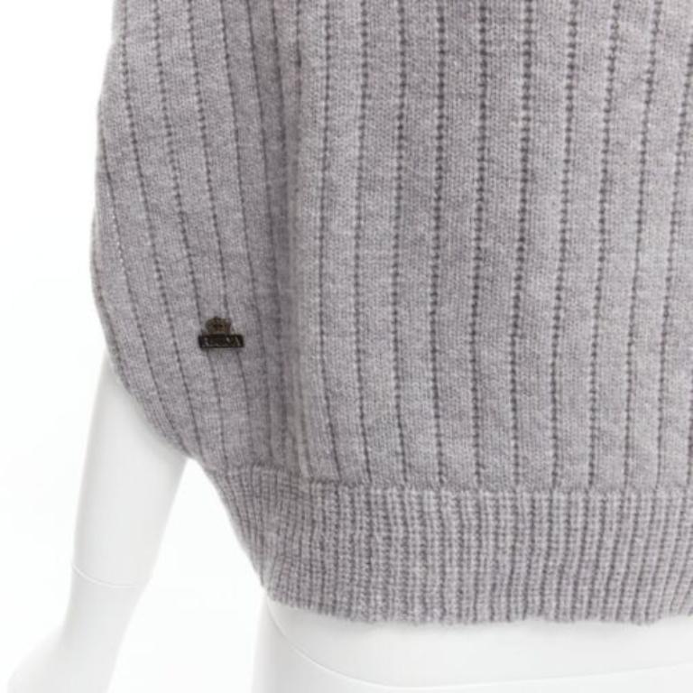 REGINA grey fur collar cashmere merino wool knitted poncho sweater 
Reference: SNKO/A00380
Brand: Regina
Material: Cashmere, Merino Wool, Fur
Color: Grey
Pattern: Solid
Closure: Pullover
Extra Details: Brand logo on right front near hem.
Made in: