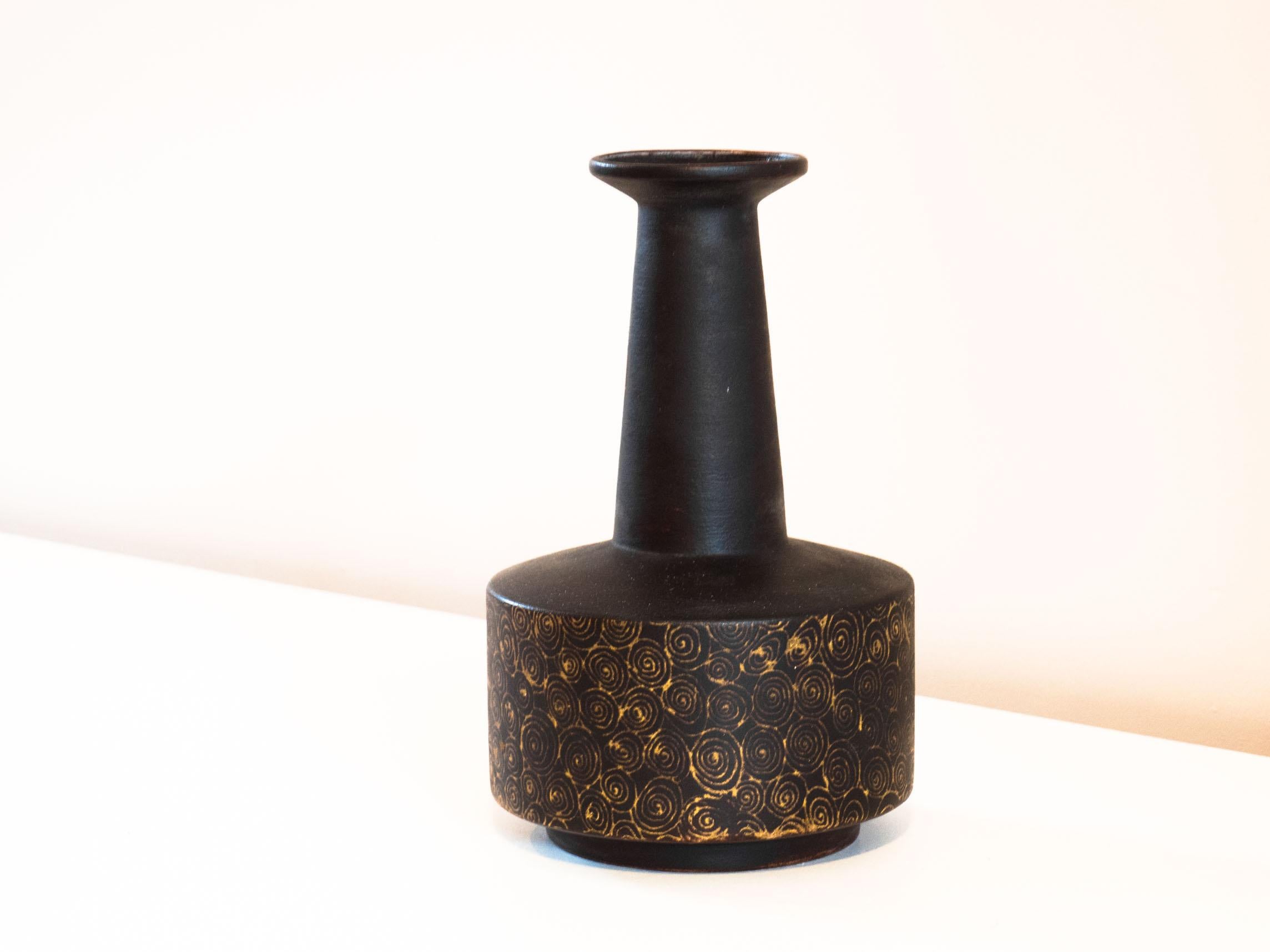 Mid-Century Modern Regina Holland pottery vase For Sale