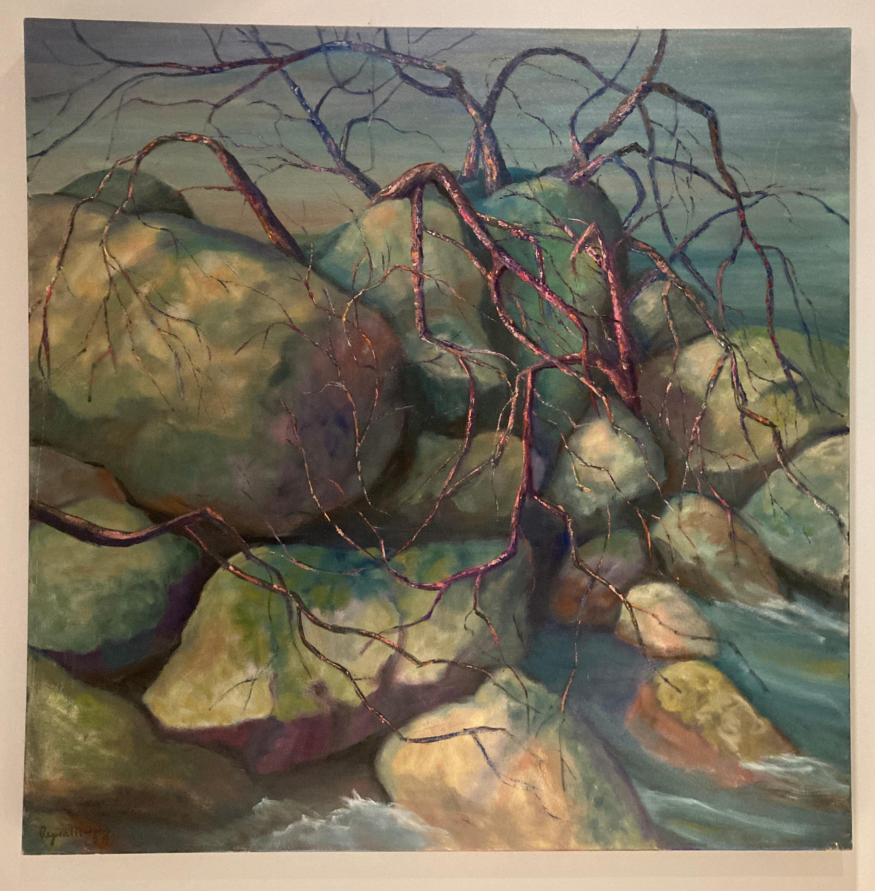 Dieses Ölgemälde auf Leinwand von Regina Murphy zeigt dem Betrachter eine Nahaufnahme von Felsbrocken und Felsen in einem Gebirgsbach mit zerklüfteten Ästen, die sich in der Bewegung des Wassers verfangen haben.  Die Zweige vibrieren mit