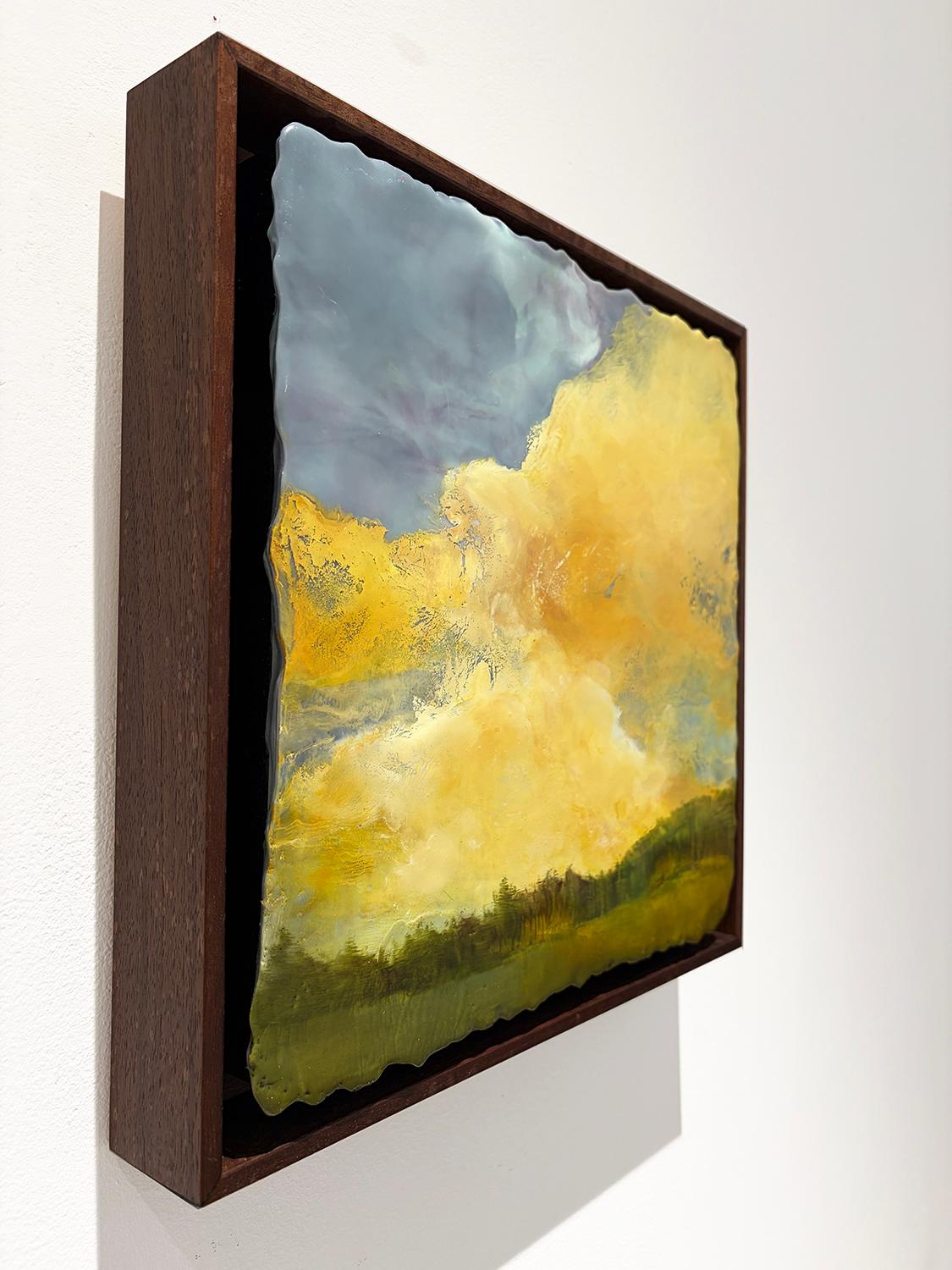 Après l'orage (paysage gestuel à l'encaustique avec nuages jaunes) - Painting de Regina Quinn 